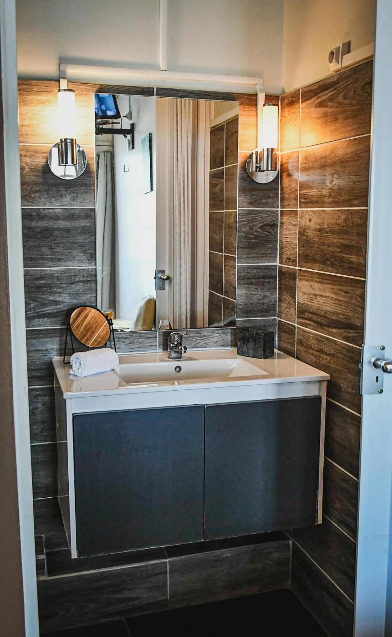 Toilet in Hotel Oasis