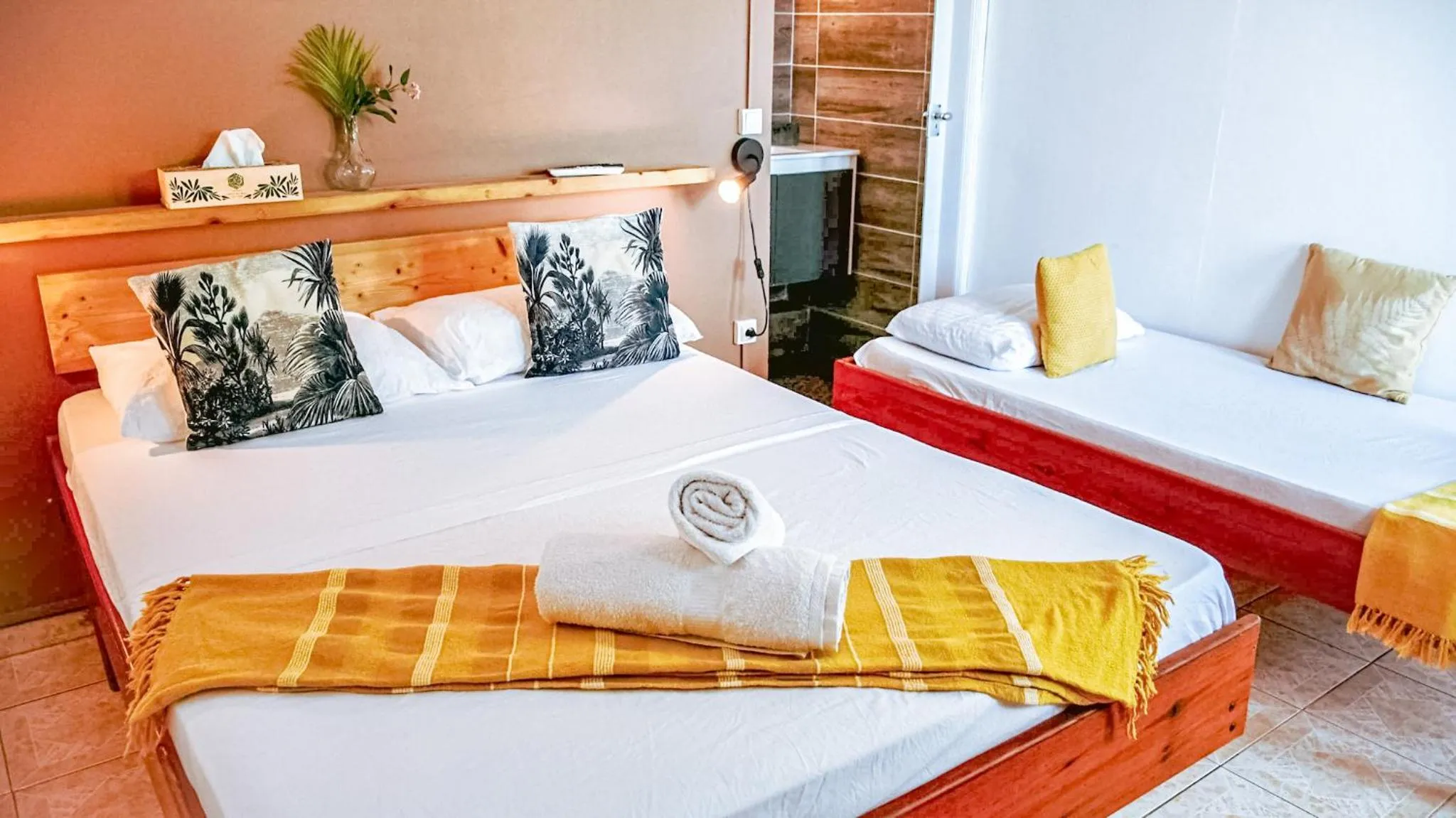 Property building, Bed in Hotel Oasis