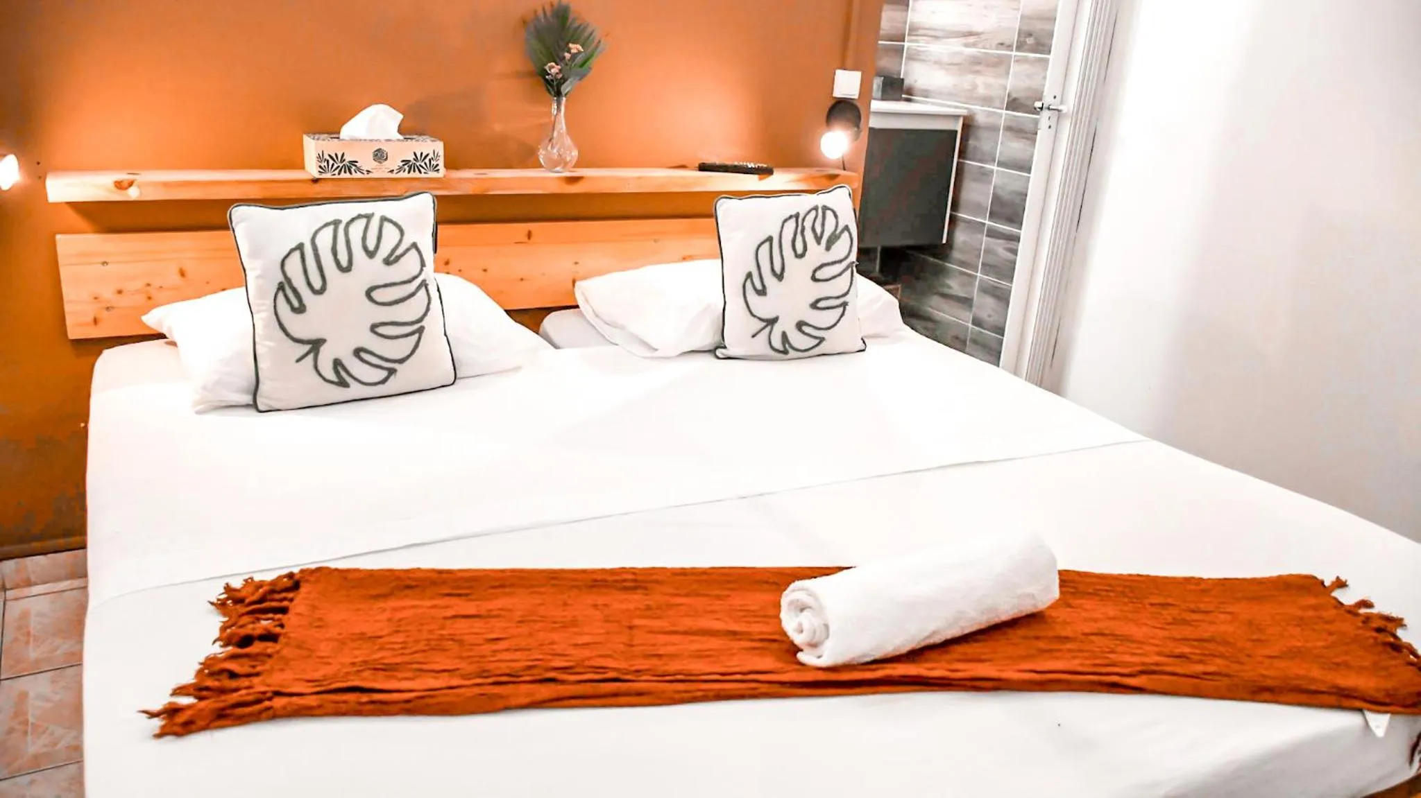 Property building, Bed in Hotel Oasis