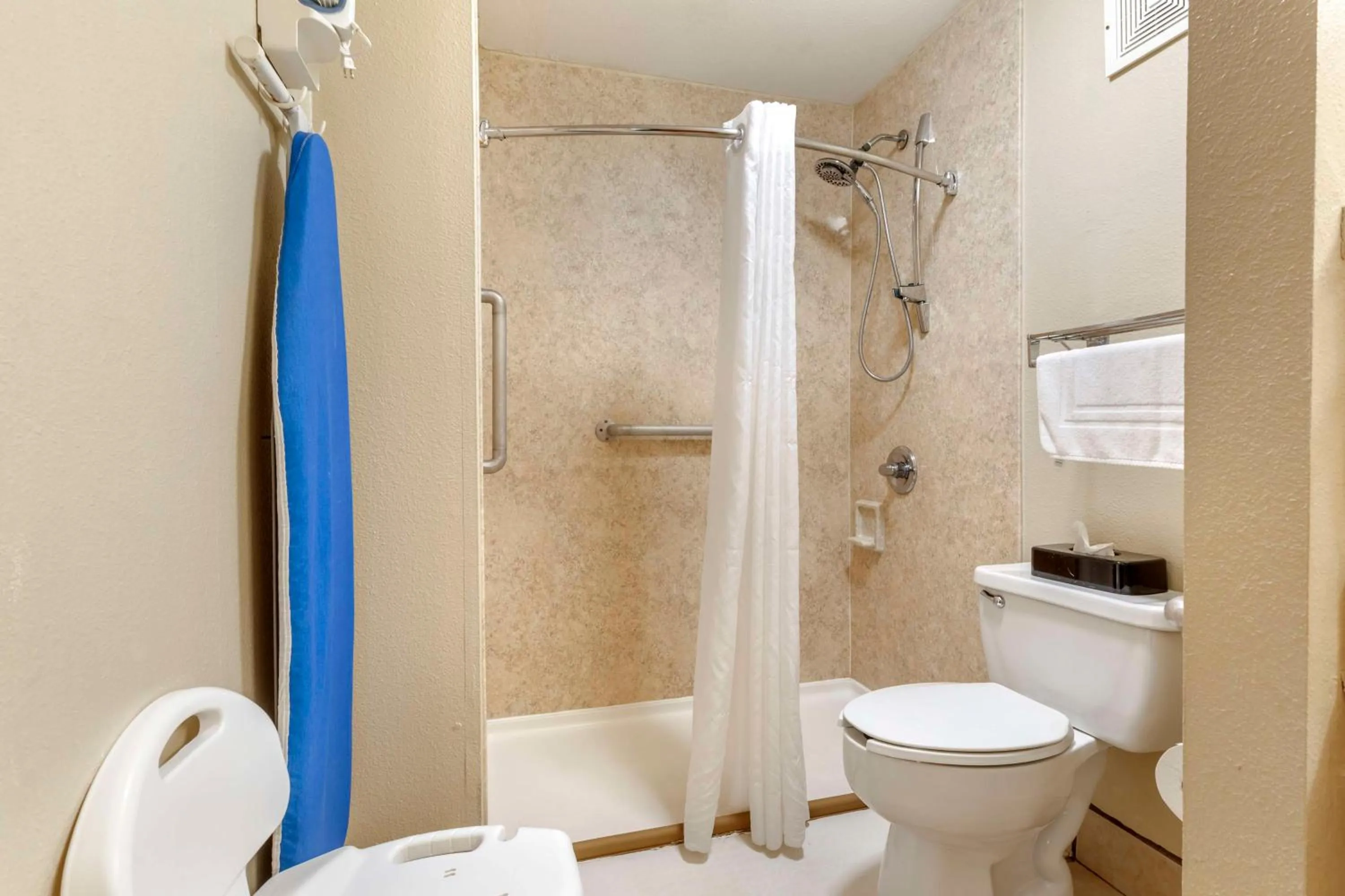 Bathroom in Best Western of Hope