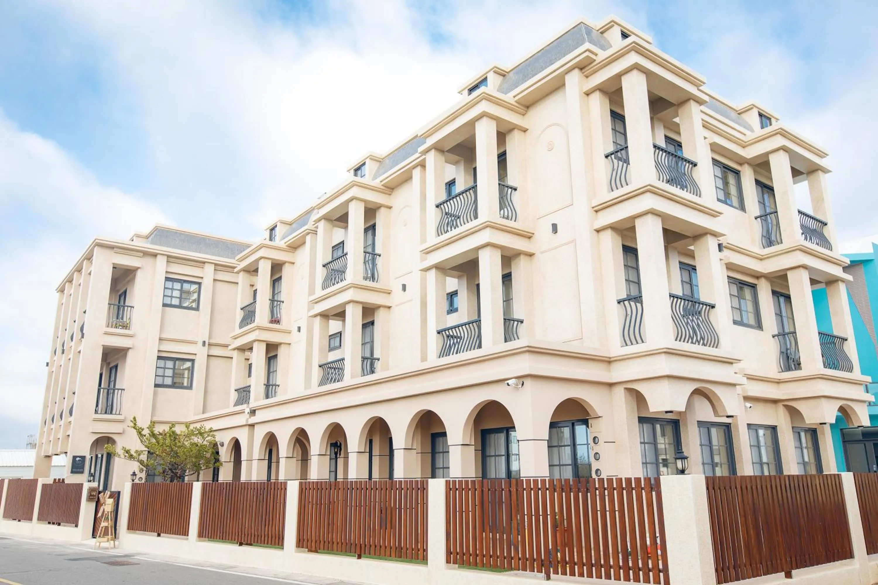 Property building in Kiwi Villa