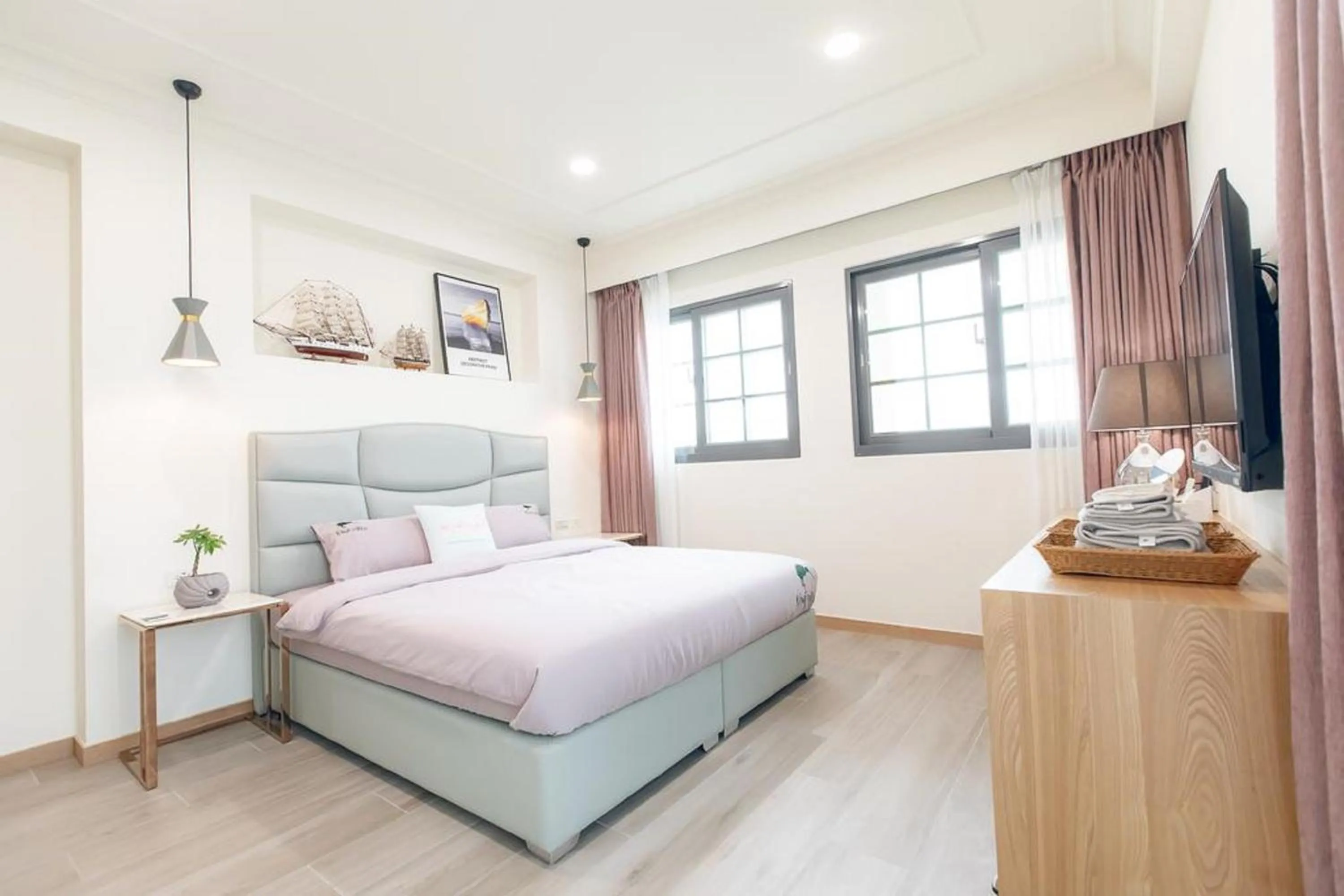 Decorative detail, Bed in Kiwi Villa