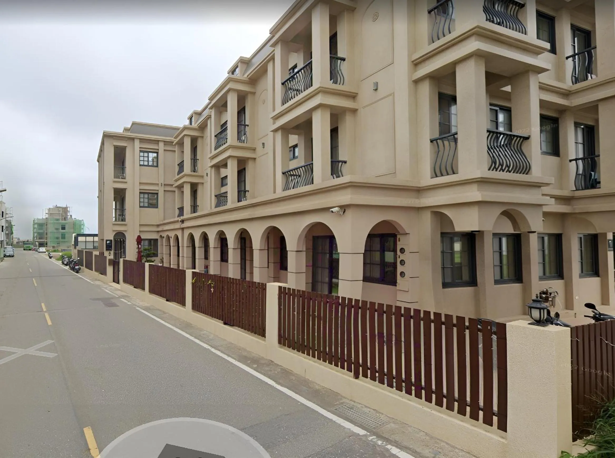 Parking in Kiwi Villa