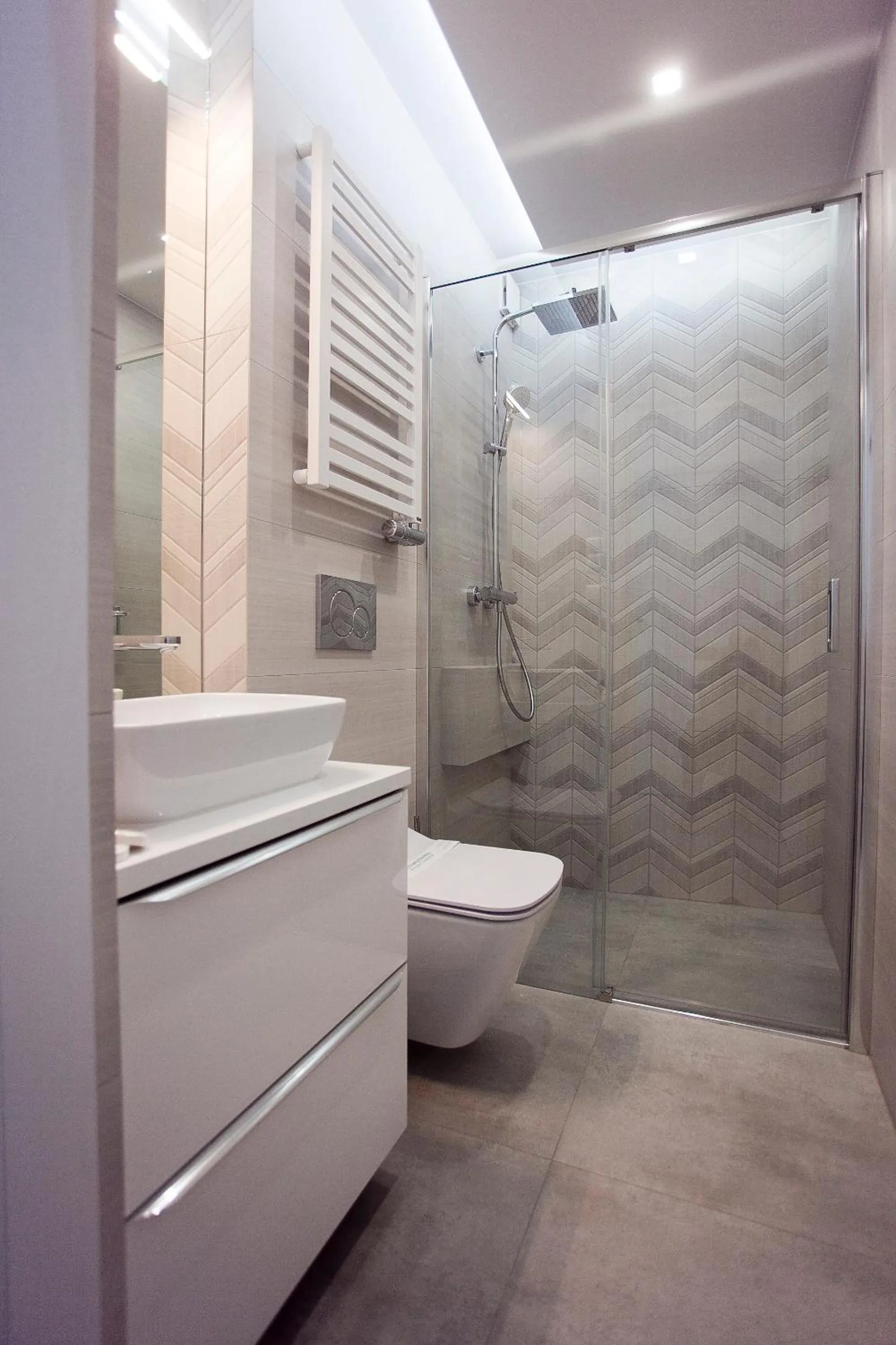 Shower in Willowa NO. 5 APARTAMENTS