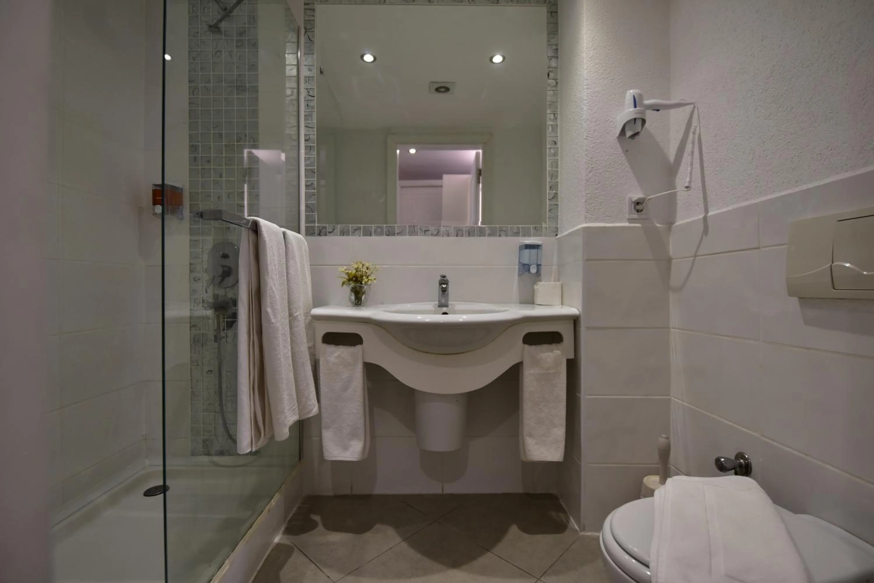 Shower in Ayaz Aqua Beach Hotel