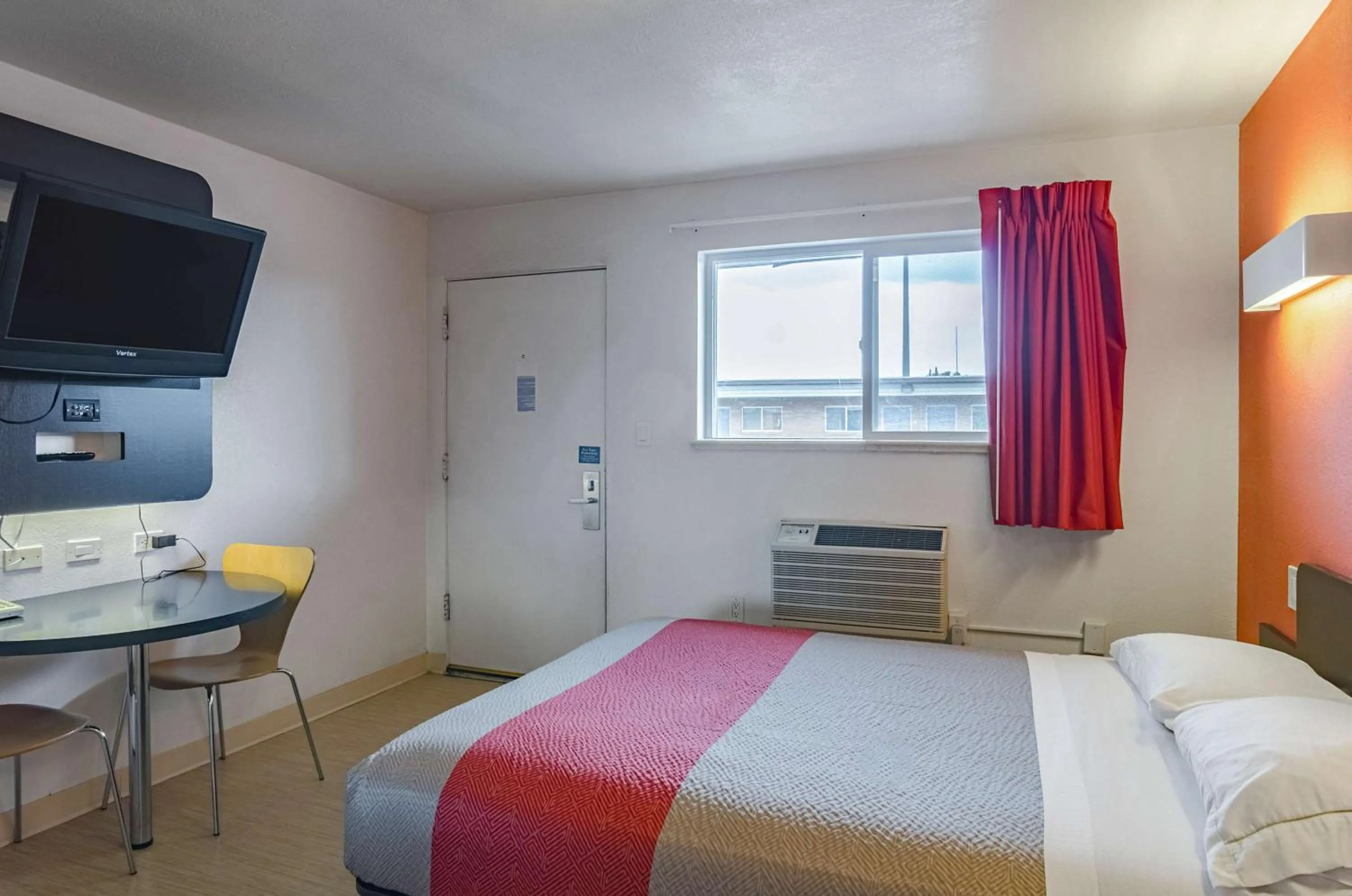 Bedroom, Bed in Motel 6 Riverton WY