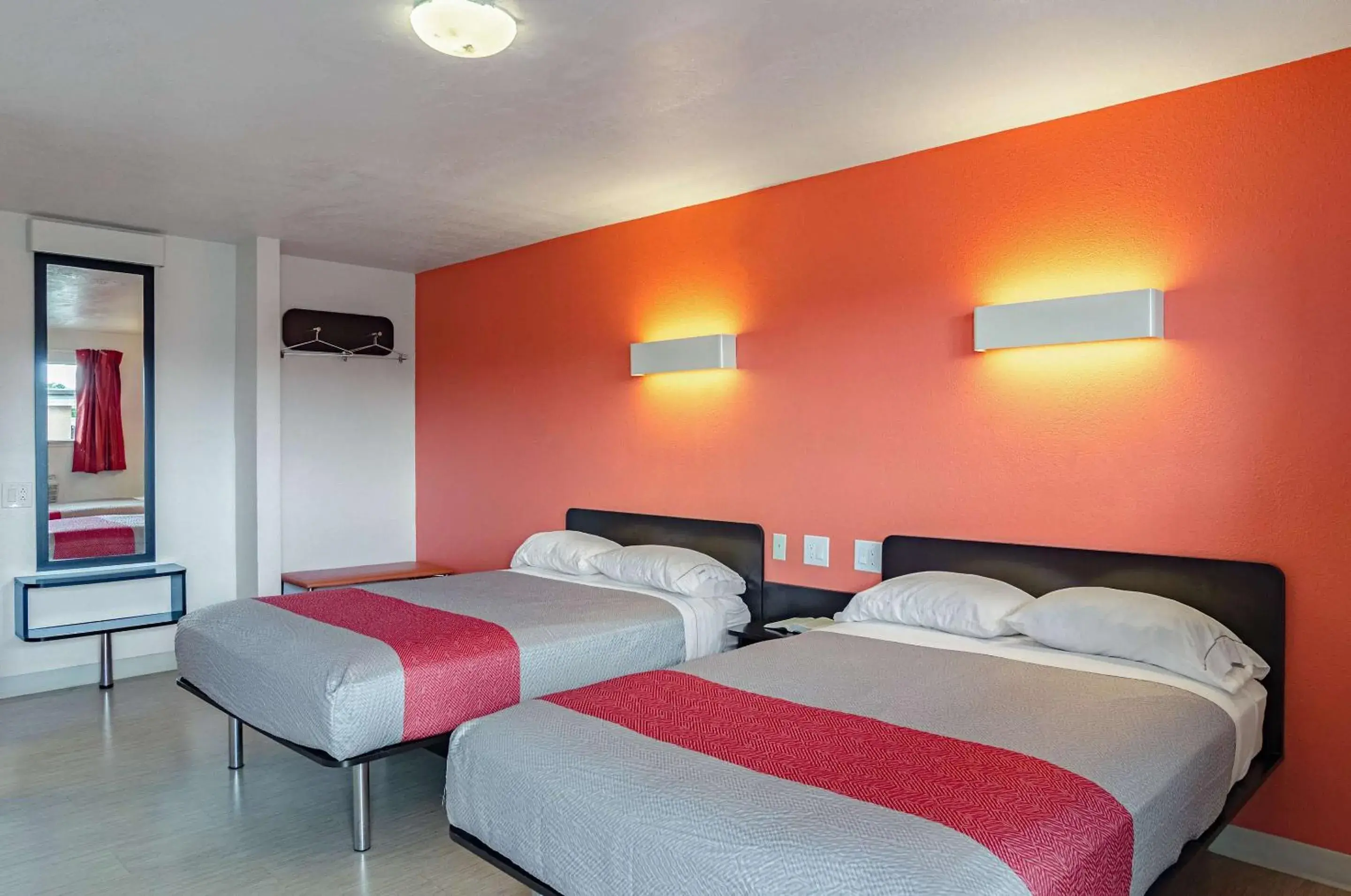 Queen Room with Two Queen Beds - Non-Smoking in Motel 6 Riverton WY Queen Room with Two Queen Beds - Non-Smoking in Motel 6 Riverton WY