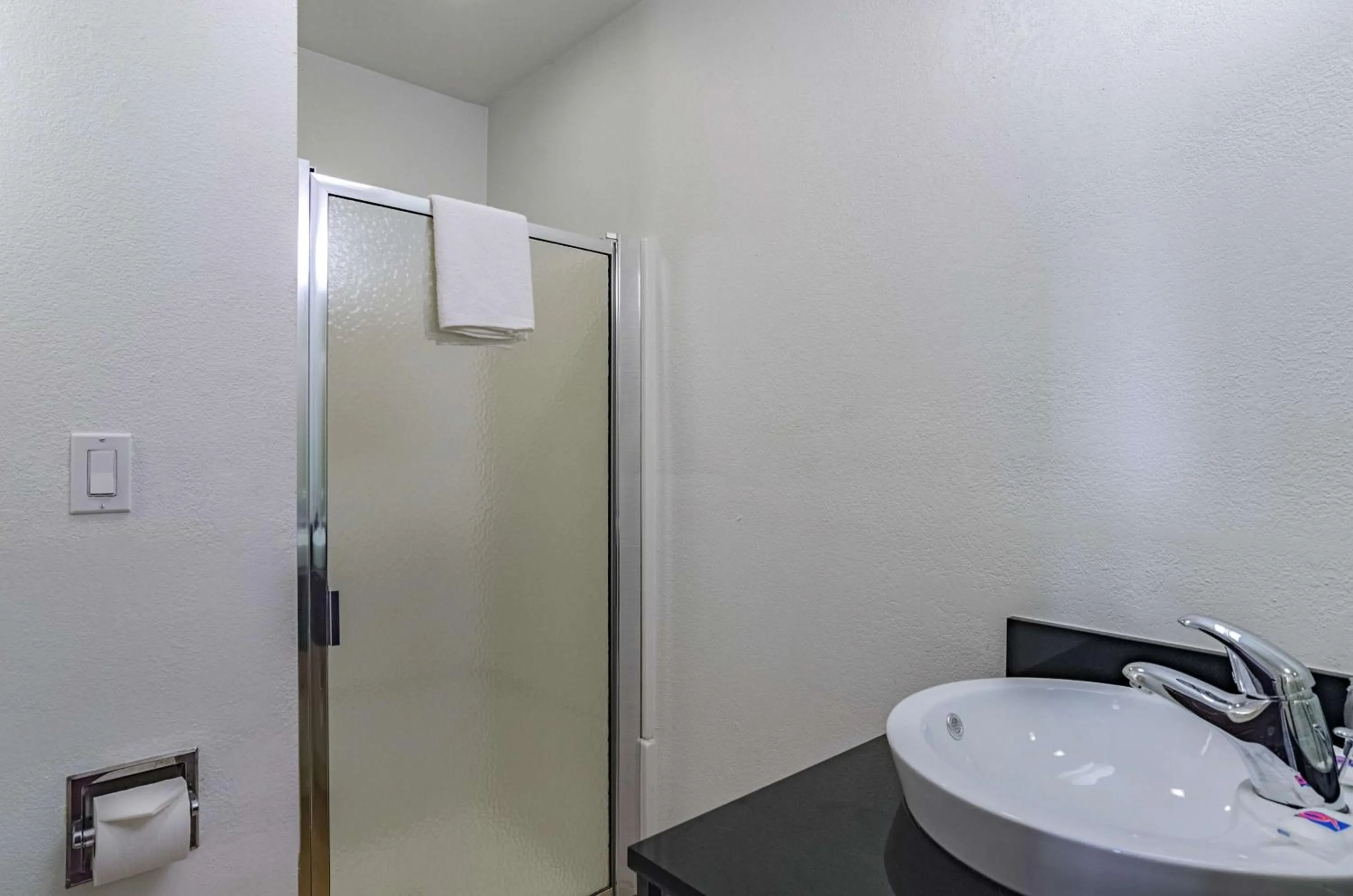 Bathroom in Motel 6 Riverton WY