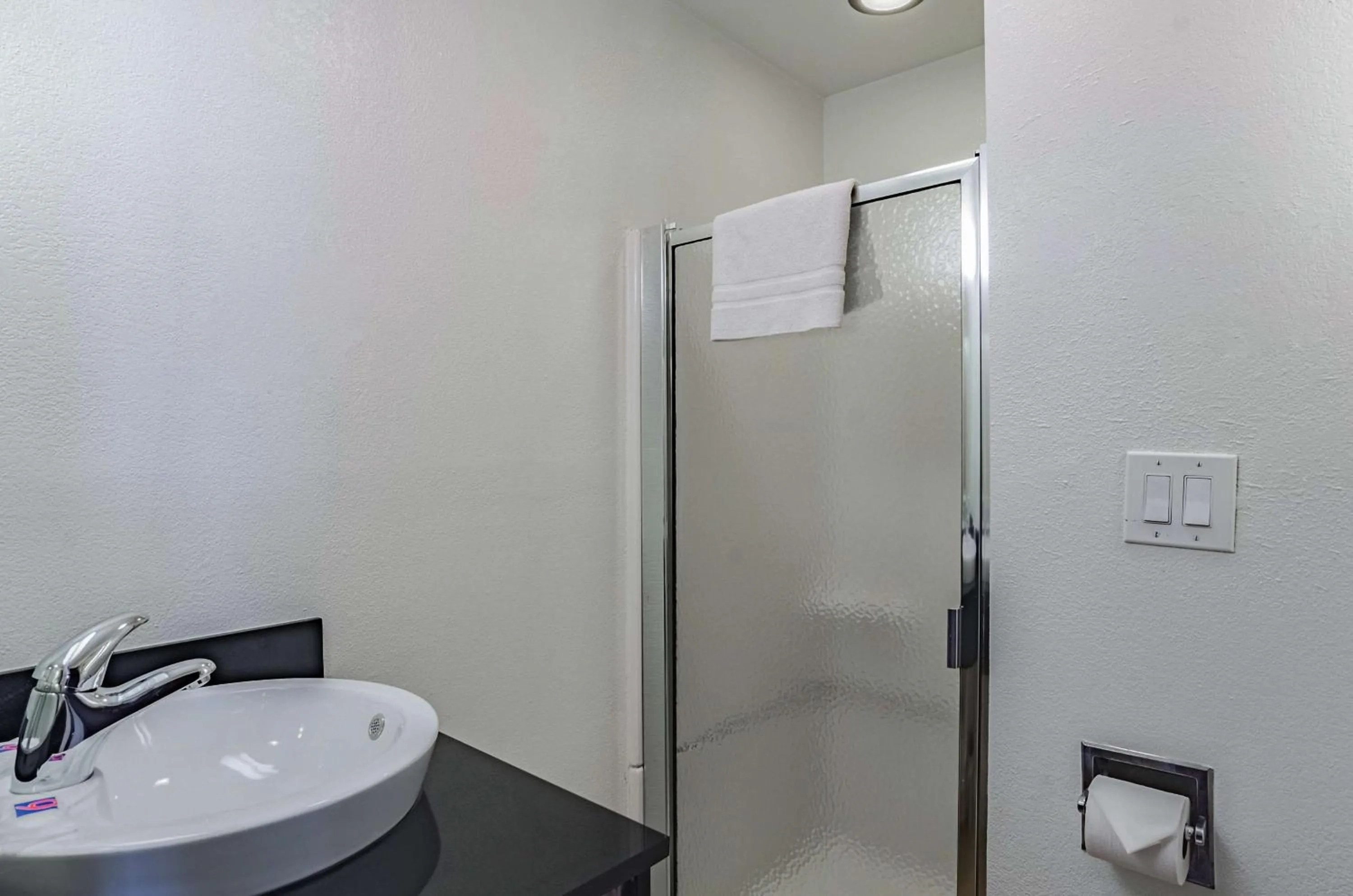 Bedroom in Motel 6 Riverton WY