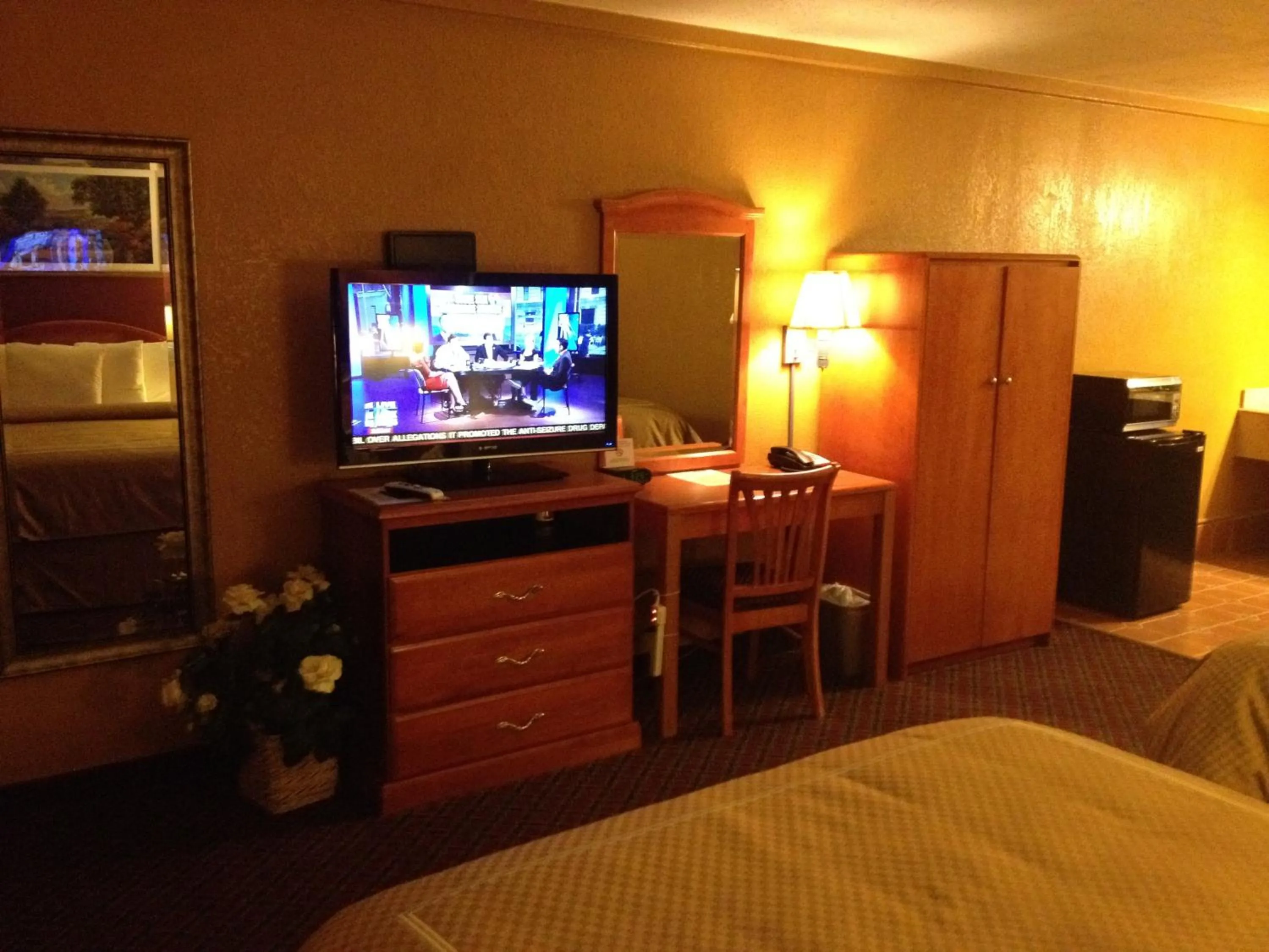 TV and multimedia, Bed in Virginia Inn