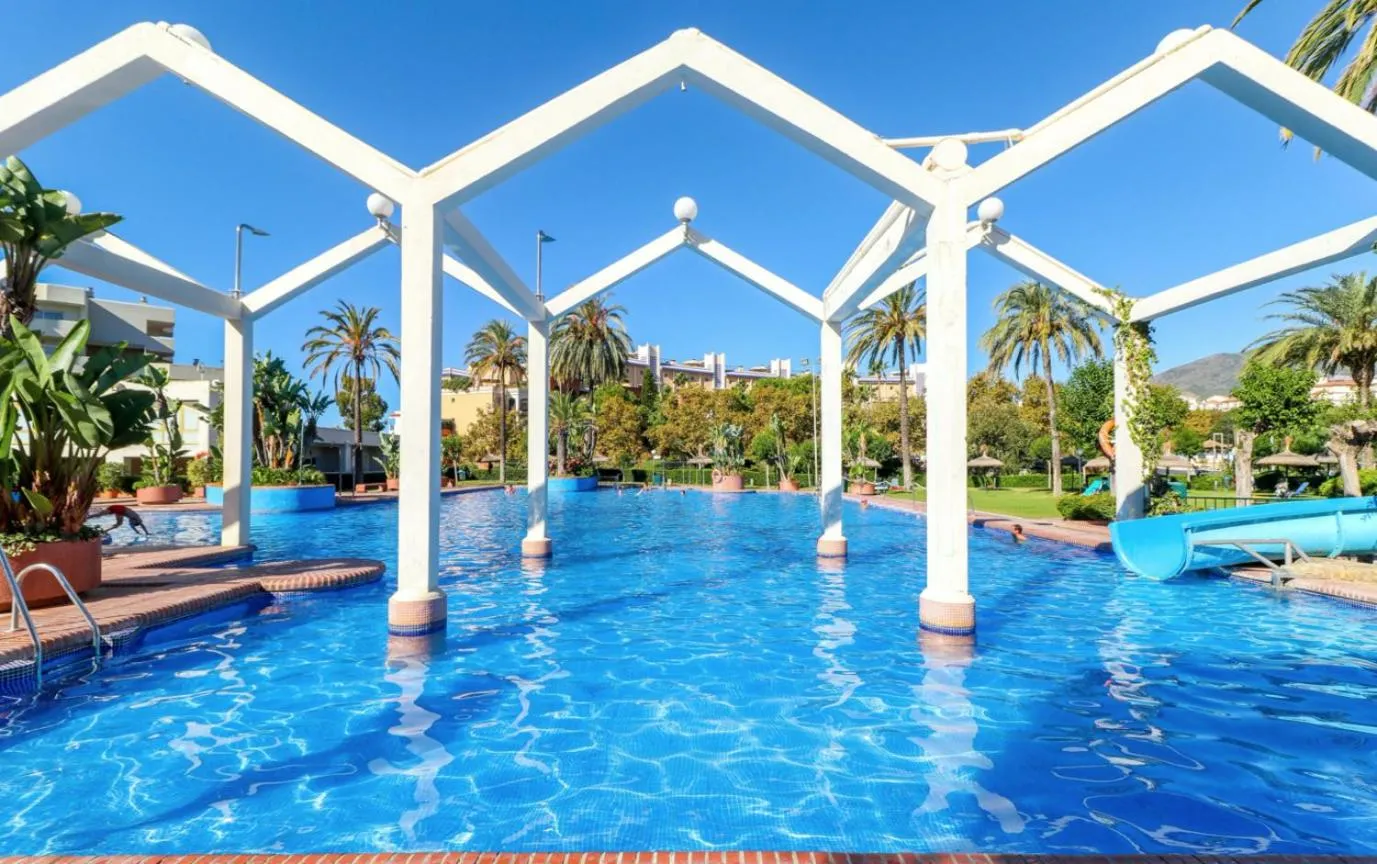 Swimming pool in Apartamentos Benal Beach Group