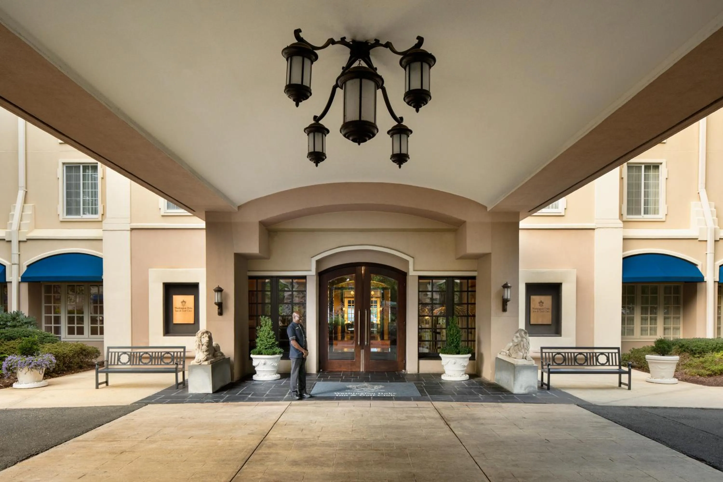 Facade/entrance in Washington Duke Inn & Golf Club