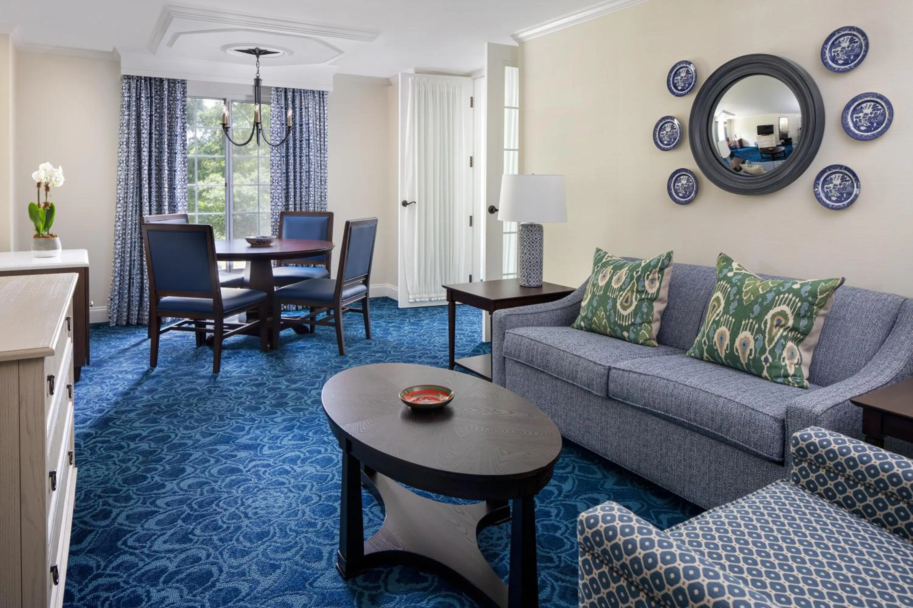 Living room in Washington Duke Inn & Golf Club