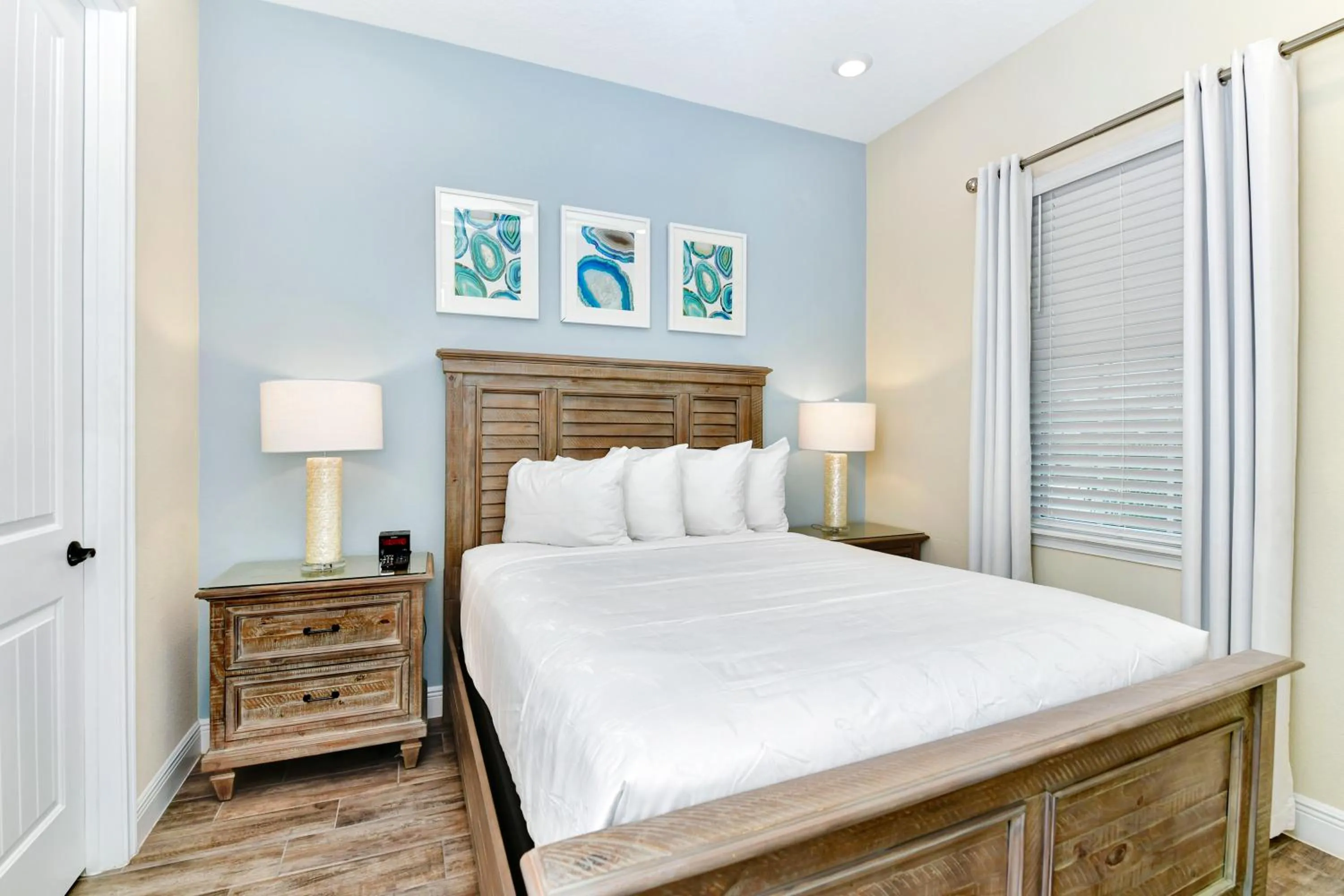 Bed in Margaritaville Cottages Orlando by Rentyl with H2O Waterpark