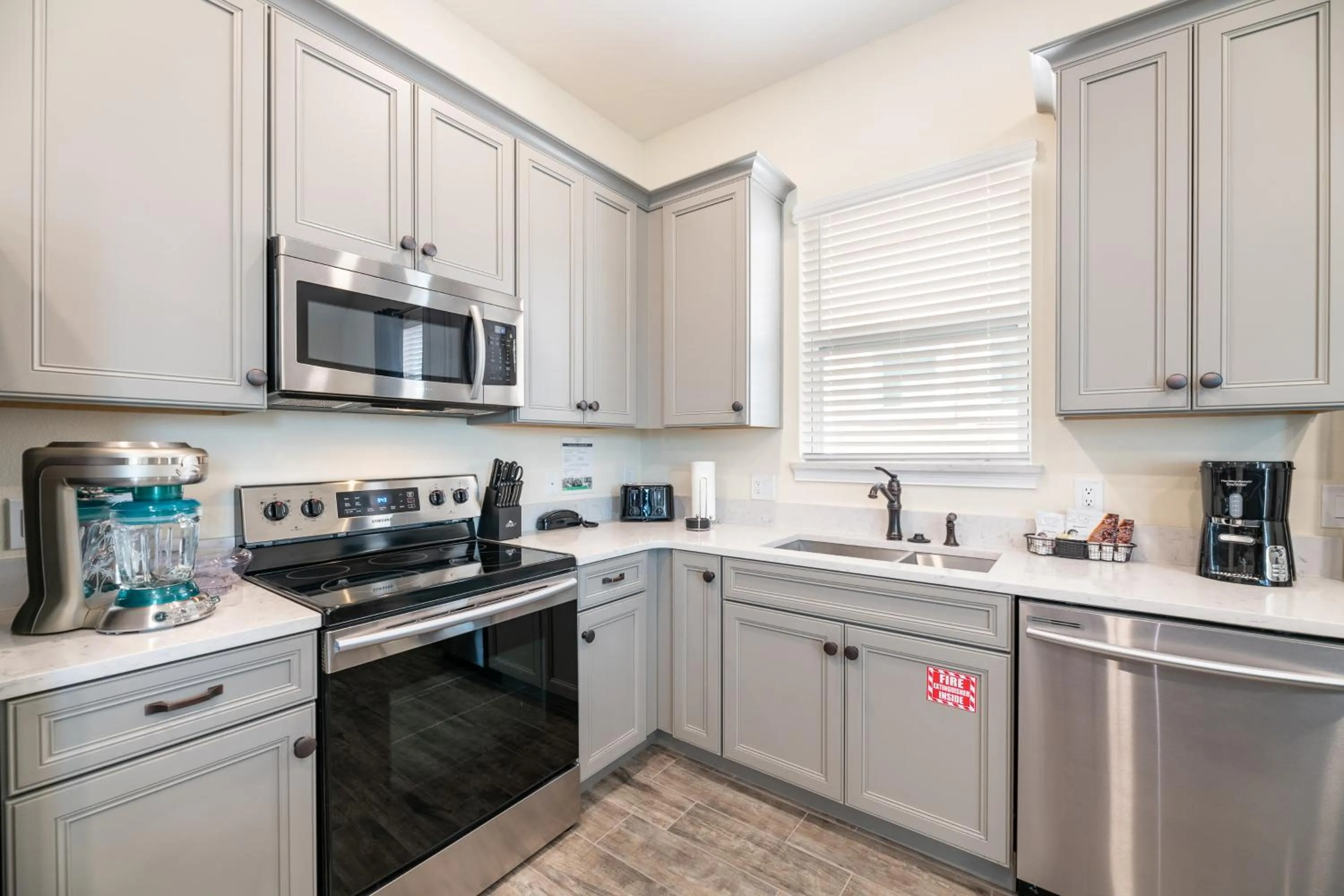 Kitchen or kitchenette in Margaritaville Cottages Orlando by Rentyl with H2O Waterpark