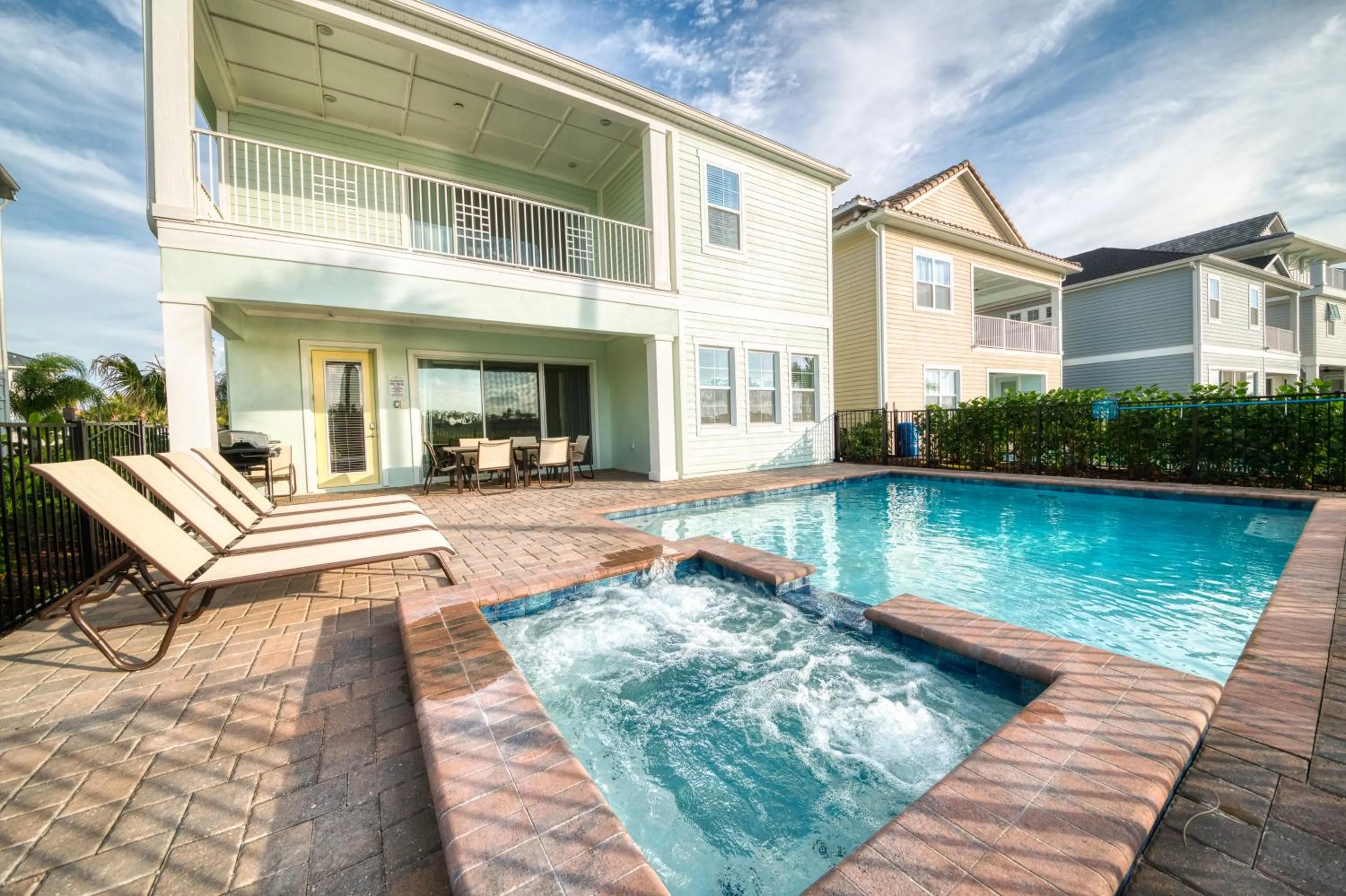 Swimming pool in Margaritaville Cottages Orlando by Rentyl with H2O Waterpark