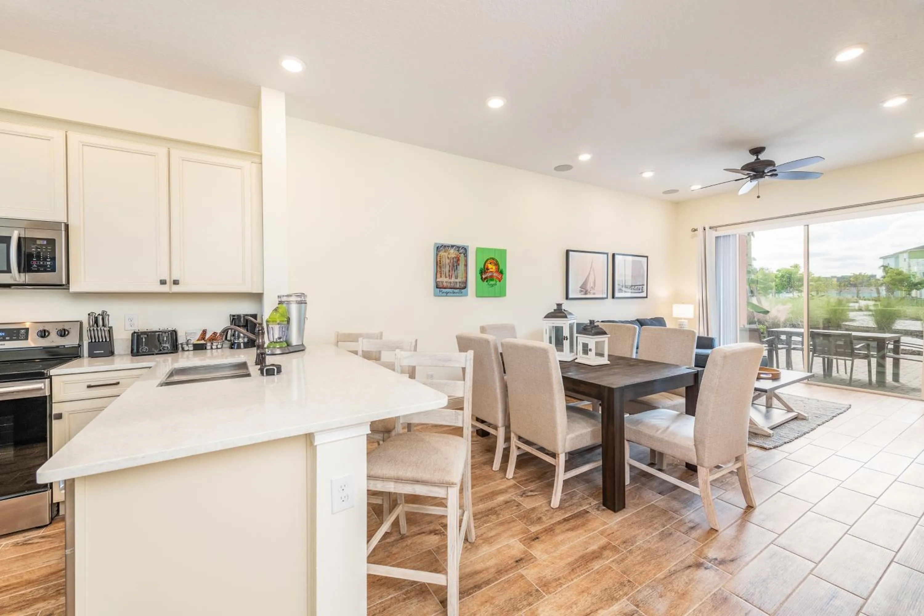 Dining area in Margaritaville Cottages Orlando by Rentyl with H2O Waterpark