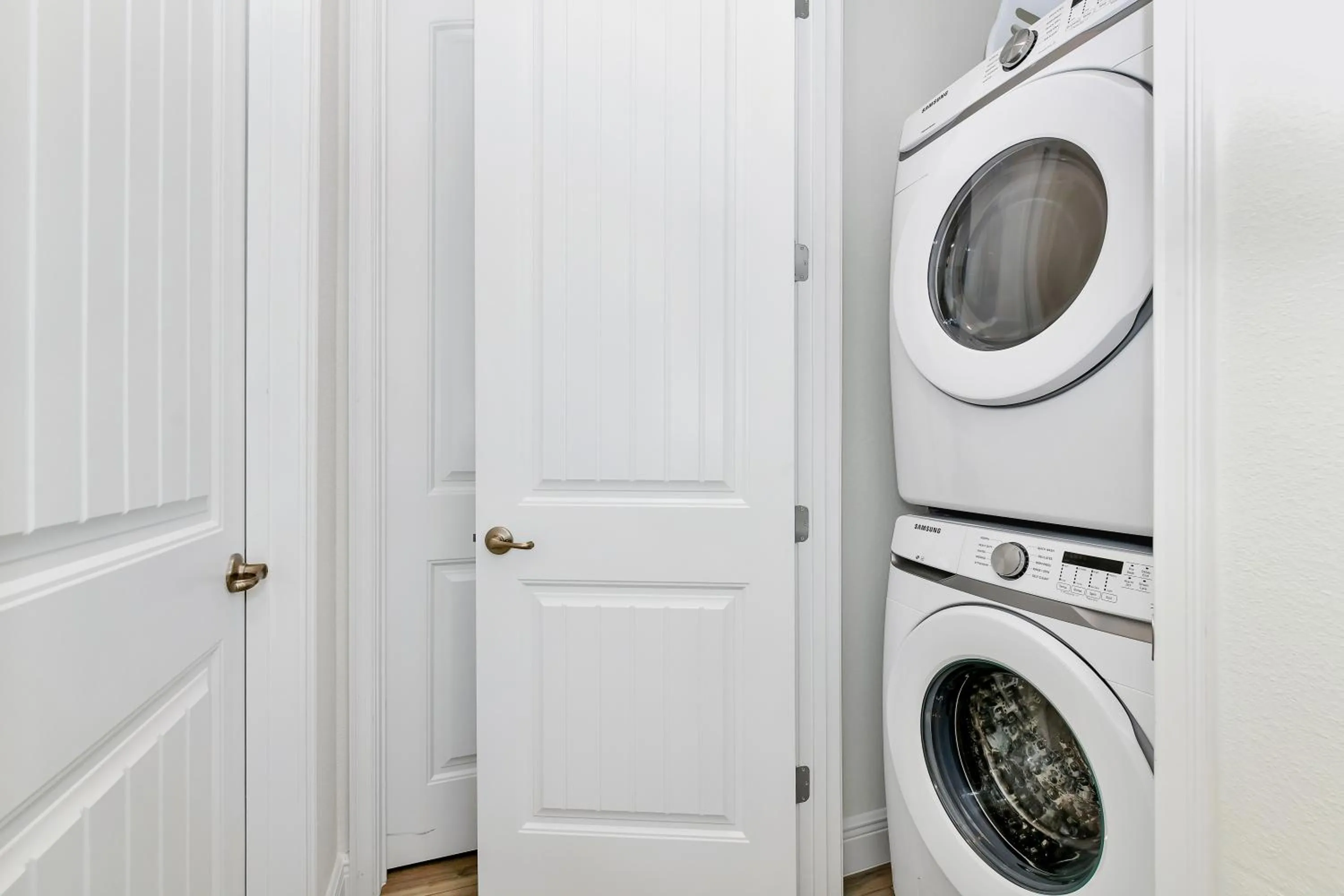 washing machine in Margaritaville Cottages Orlando by Rentyl with H2O Waterpark