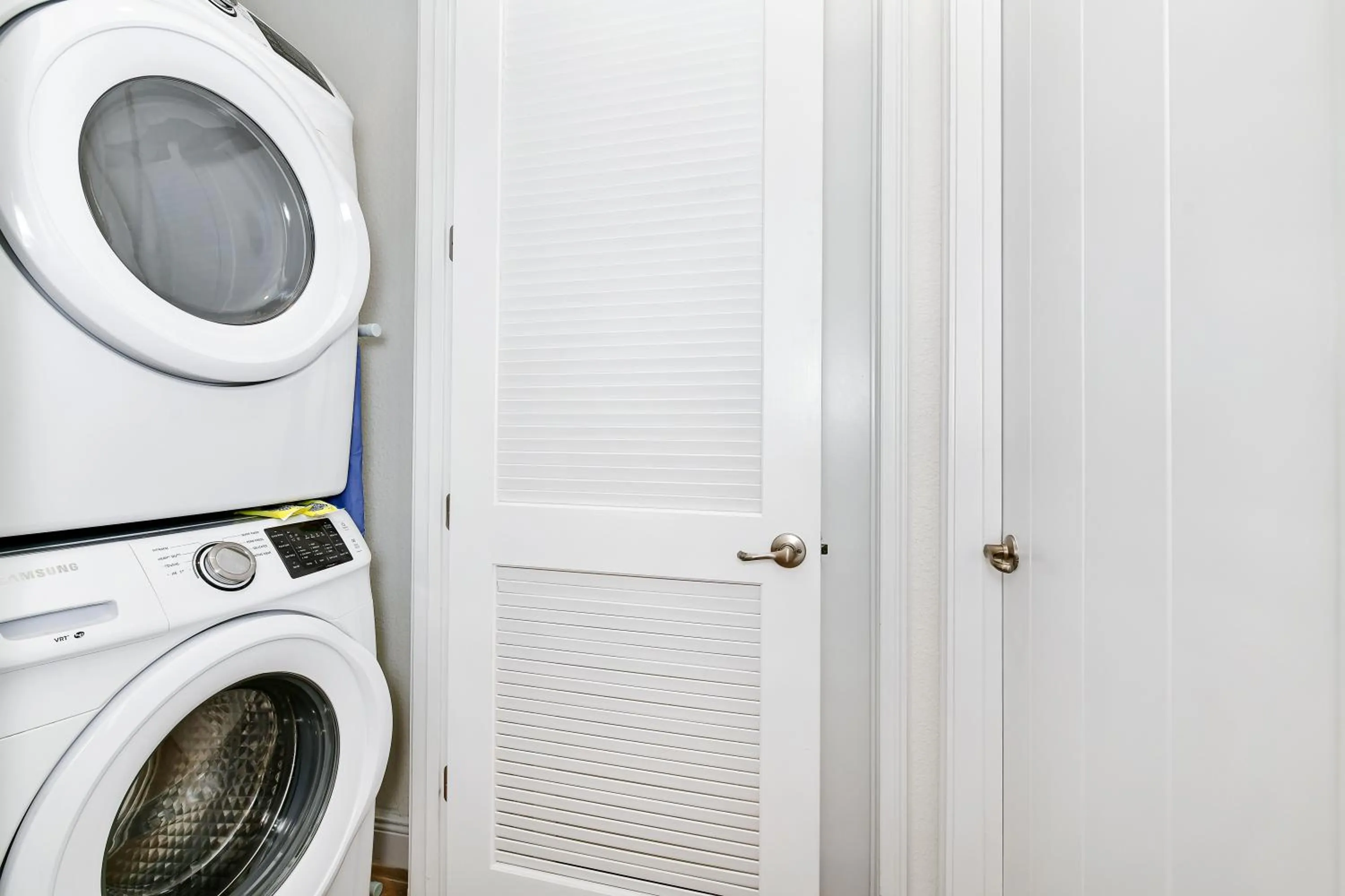 washing machine in Margaritaville Cottages Orlando by Rentyl with H2O Waterpark