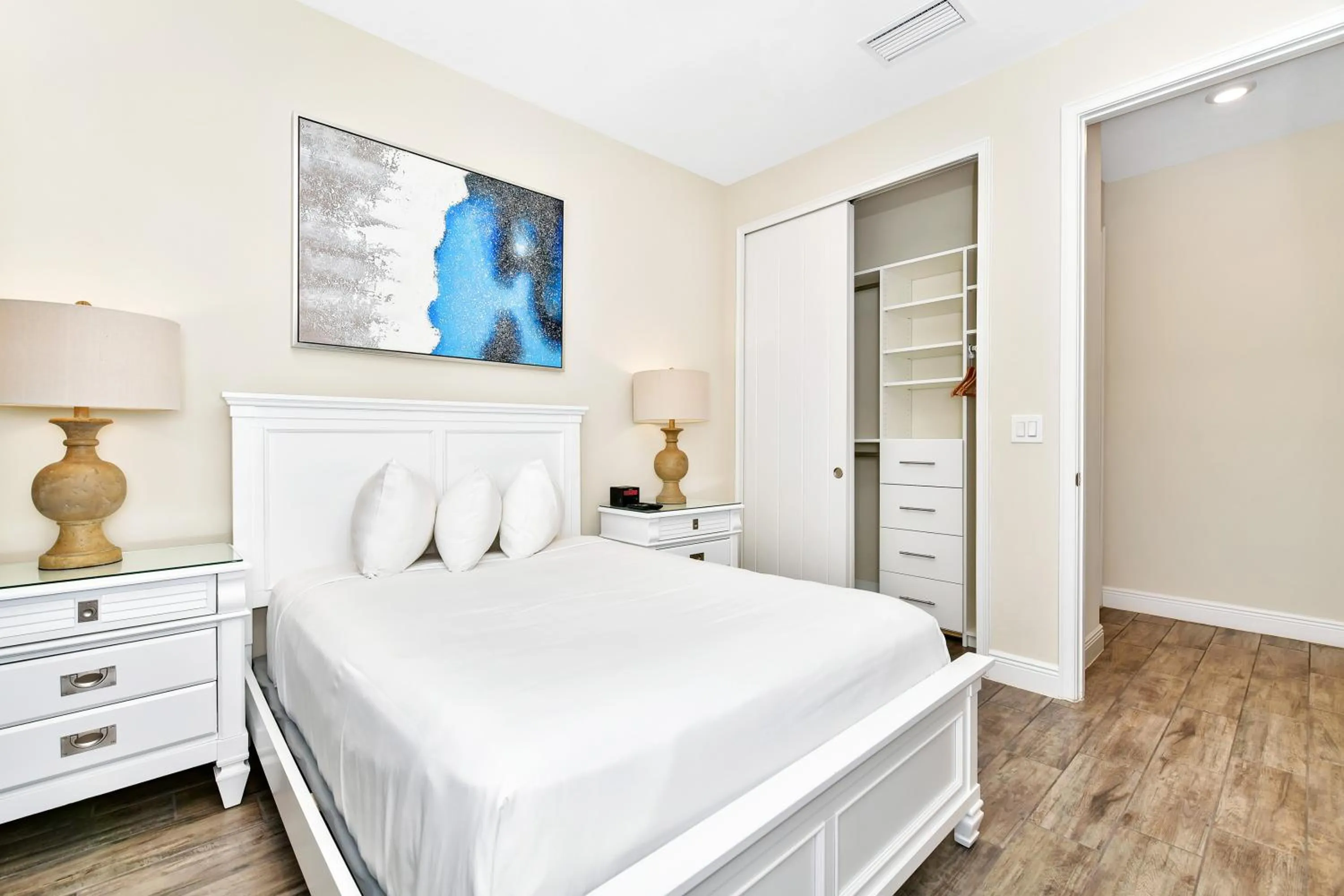 Bed in Margaritaville Cottages Orlando by Rentyl with H2O Waterpark