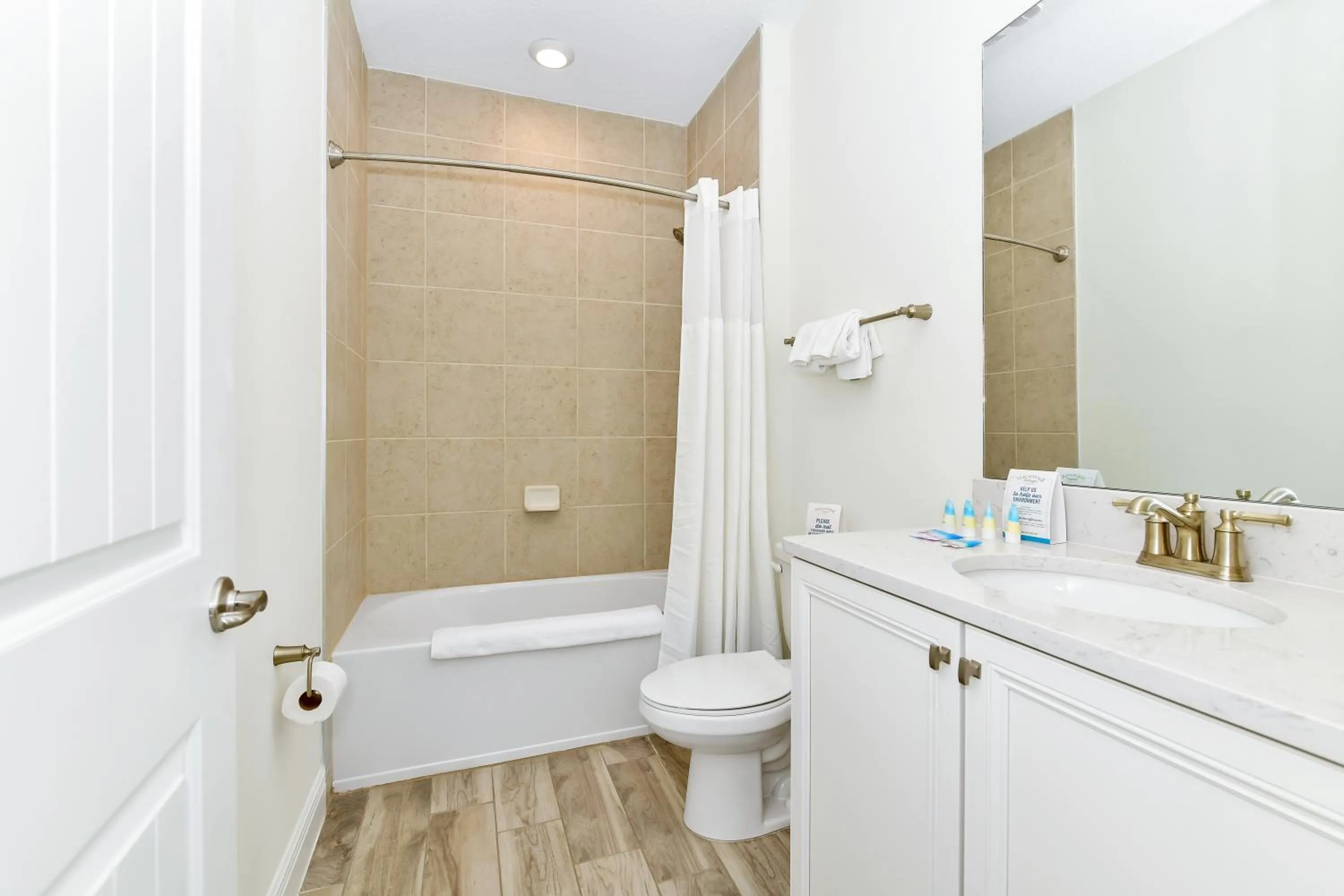 Bathroom in Margaritaville Cottages Orlando by Rentyl with H2O Waterpark