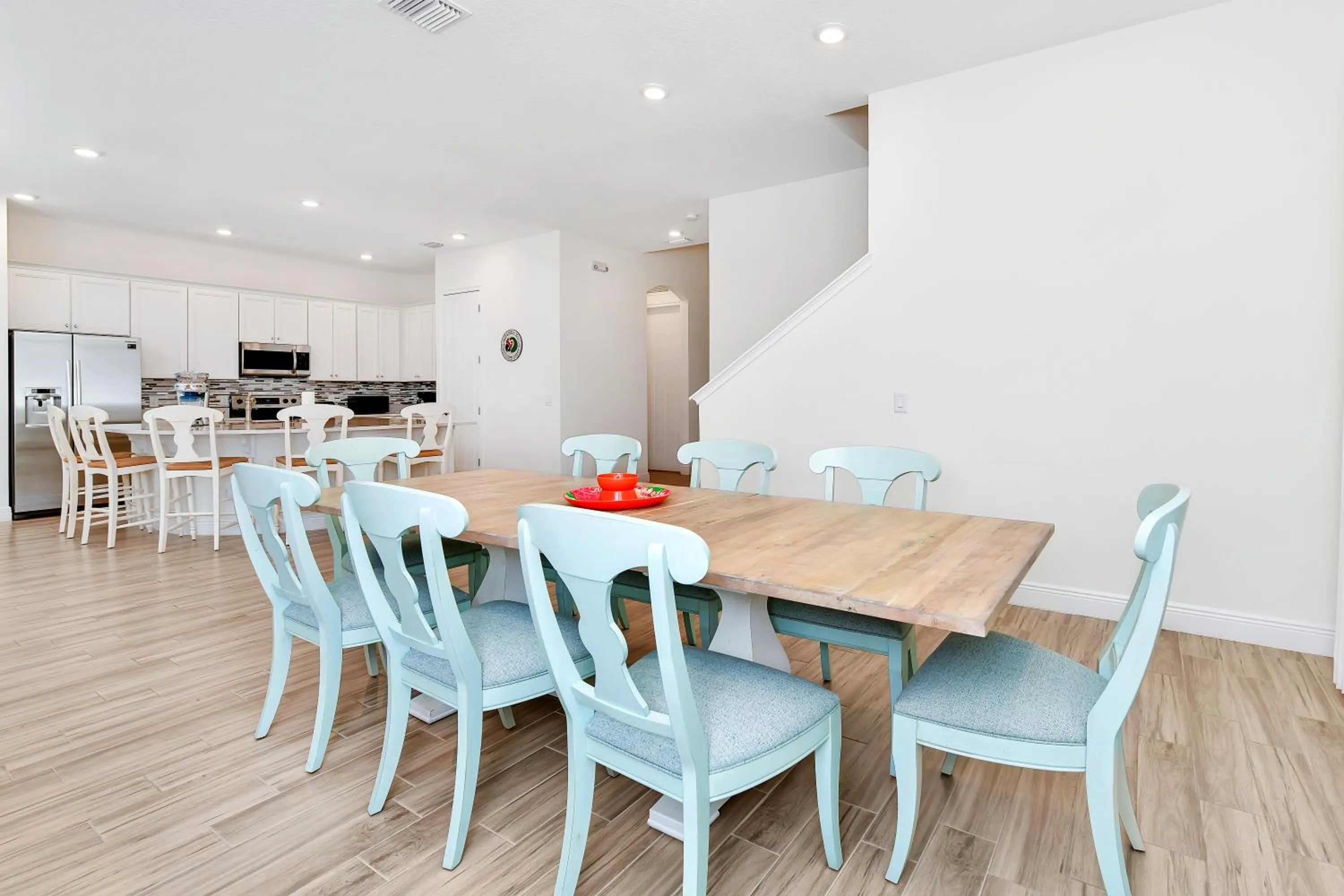 Dining area in Margaritaville Cottages Orlando by Rentyl with H2O Waterpark