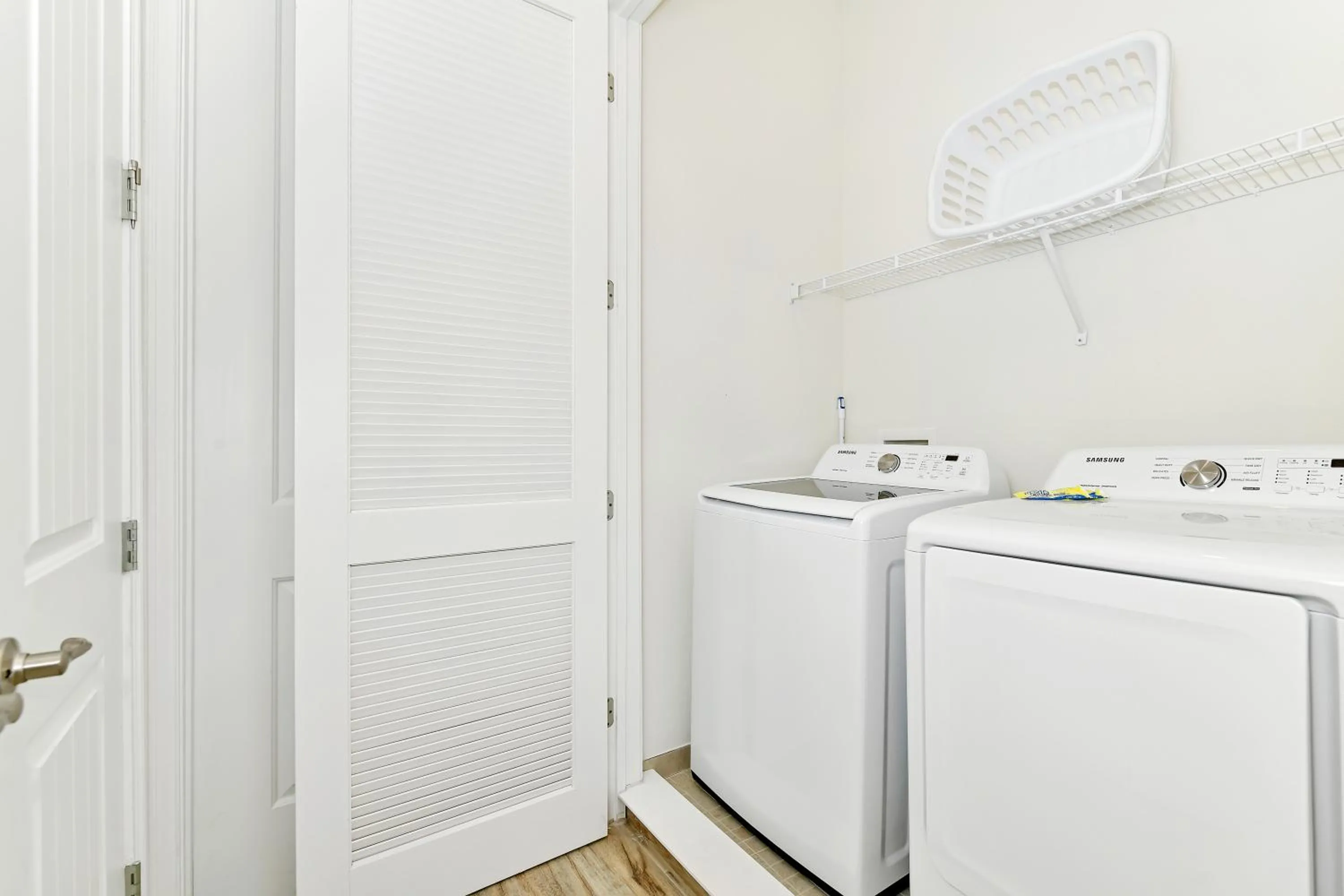 washing machine in Margaritaville Cottages Orlando by Rentyl with H2O Waterpark