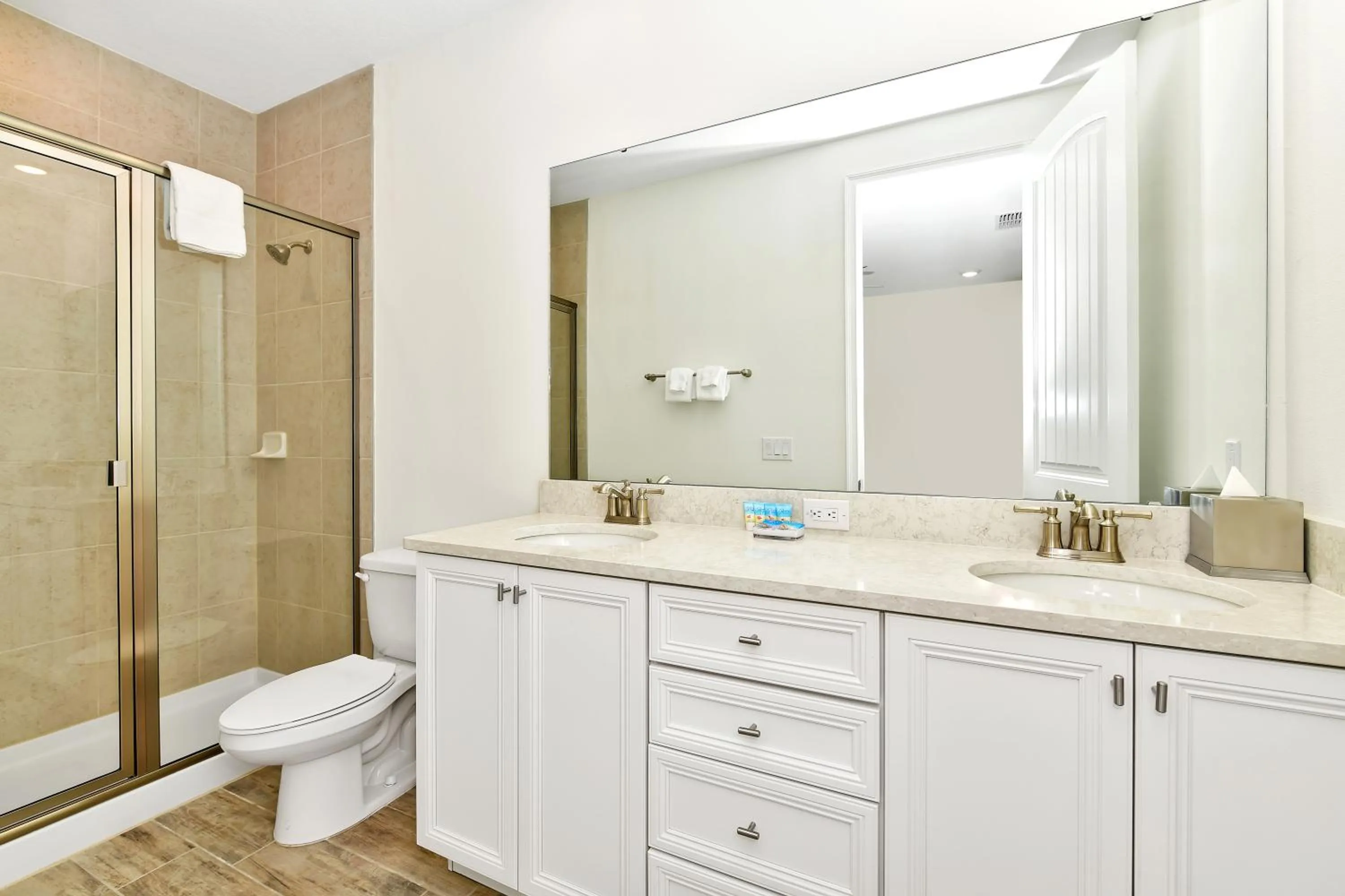 Shower in Margaritaville Cottages Orlando by Rentyl with H2O Waterpark