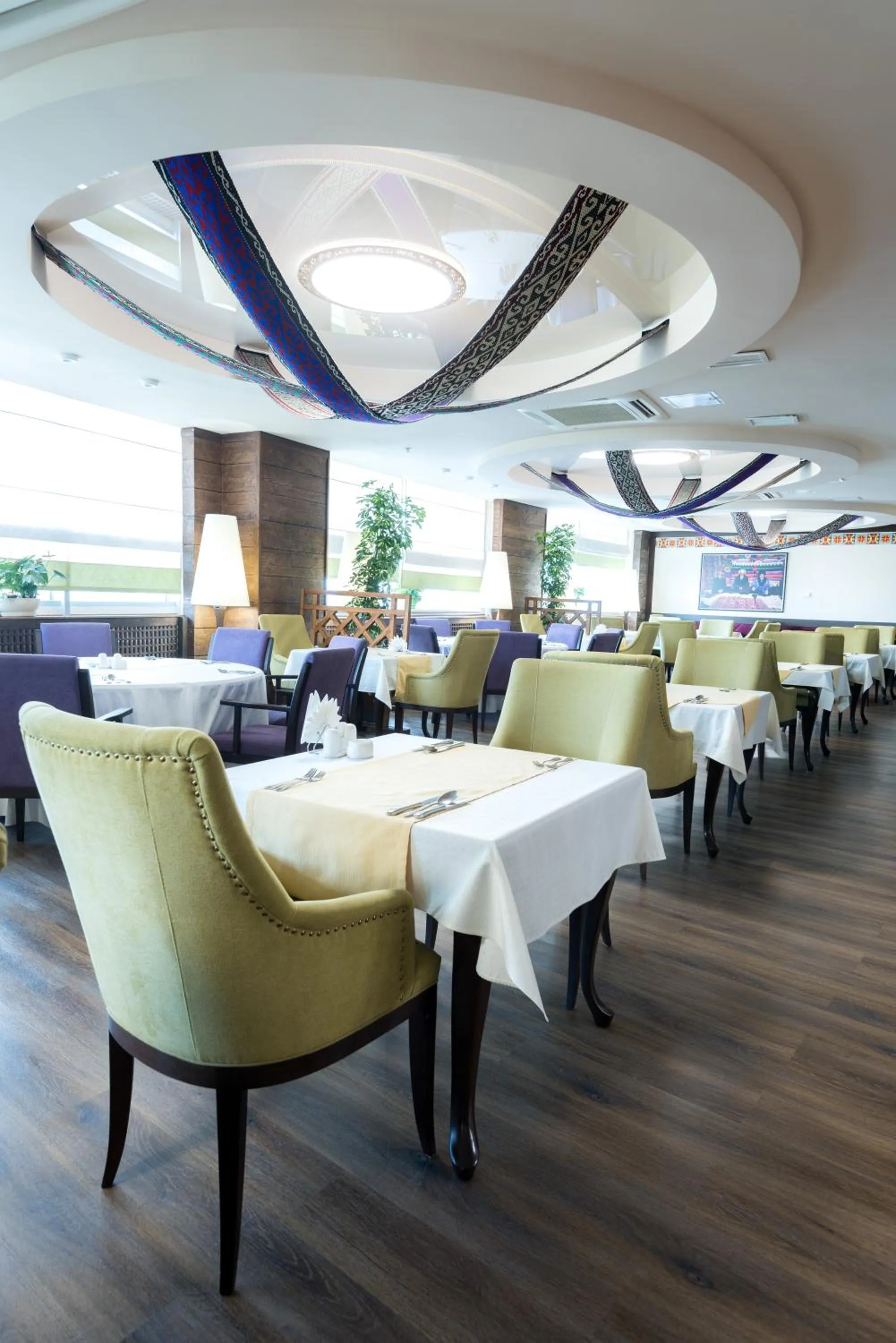 Restaurant/places to eat in Hotel Duman