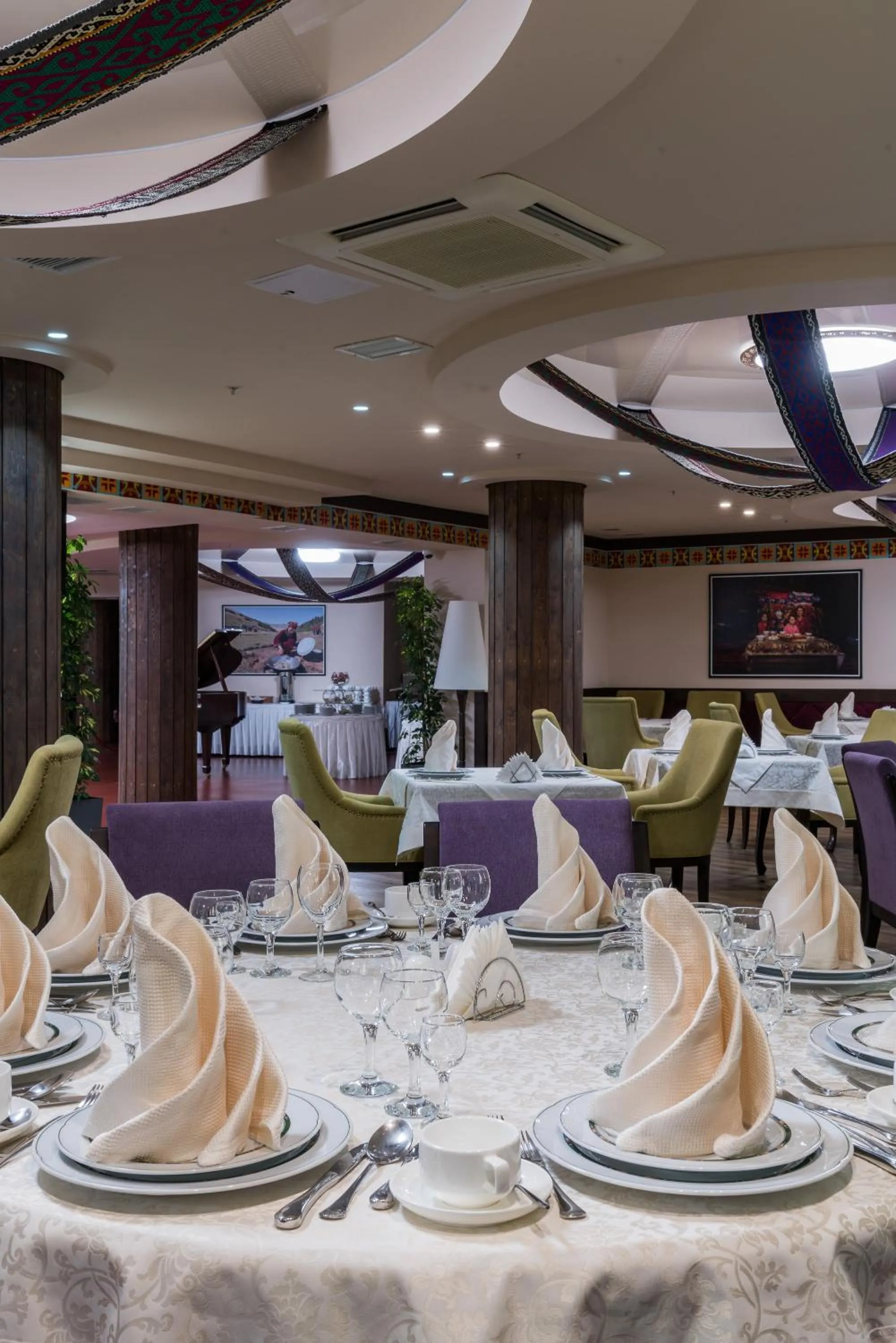 Restaurant/places to eat in Hotel Duman