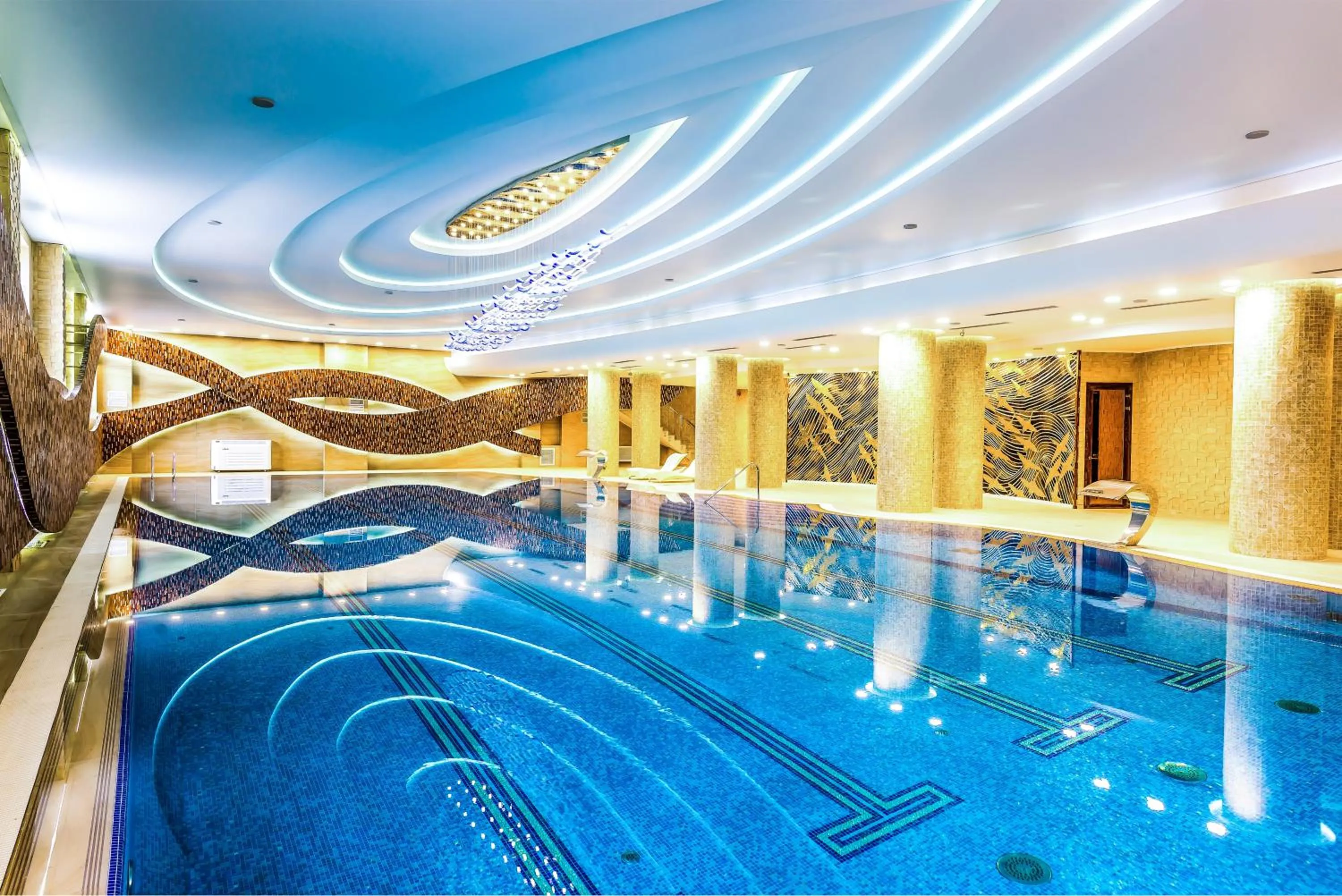 Swimming pool in Jumbaktas Astana Hotel