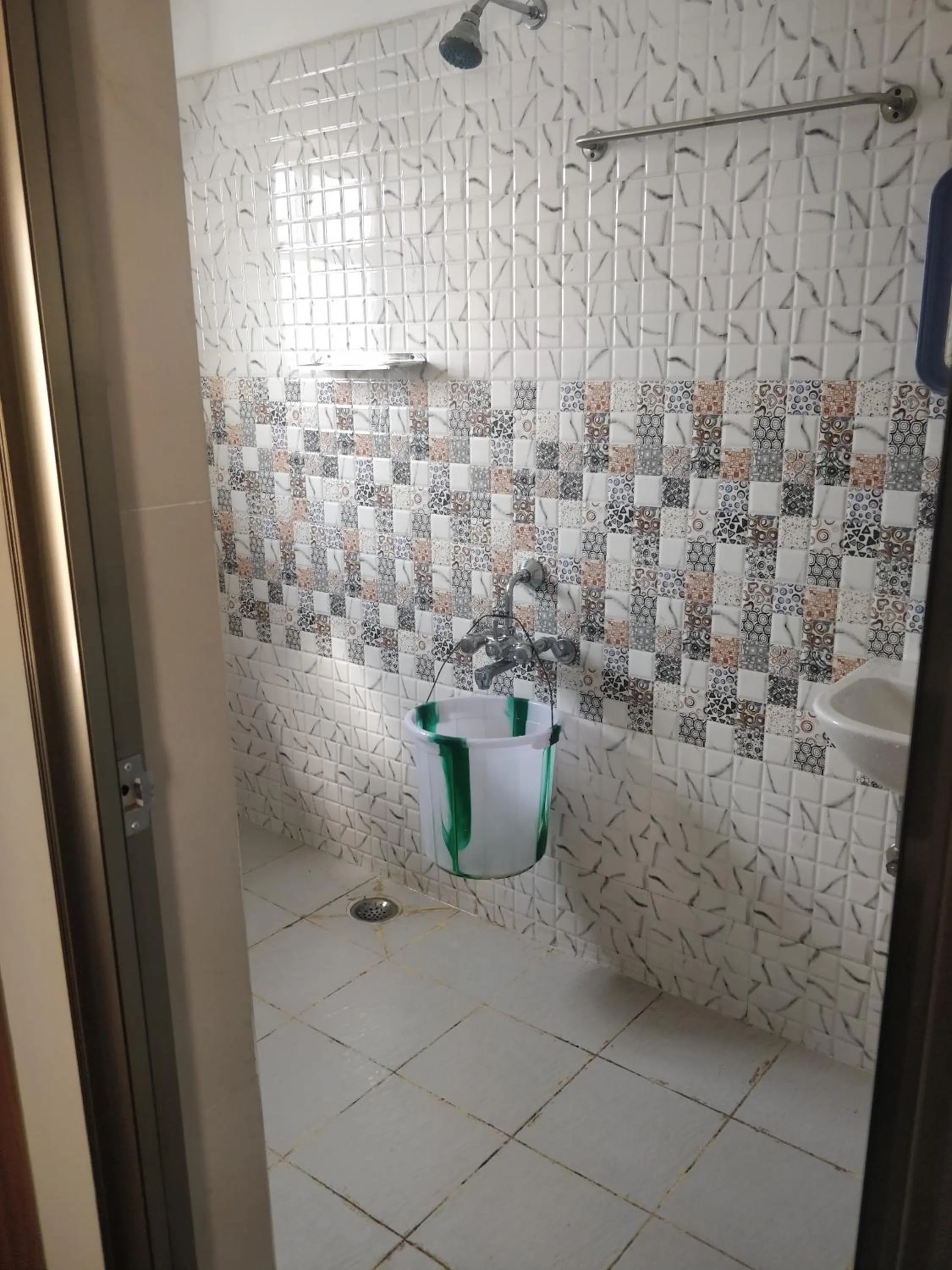 Shower in Tulip Suites