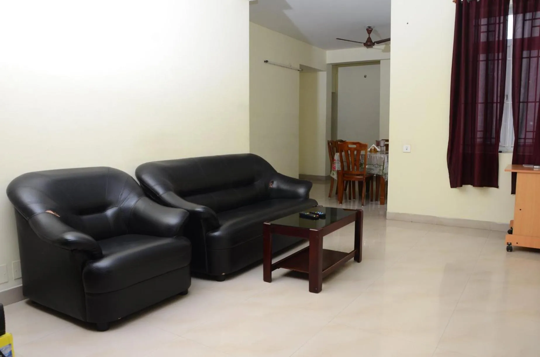 Restaurant/places to eat in Tulip Suites