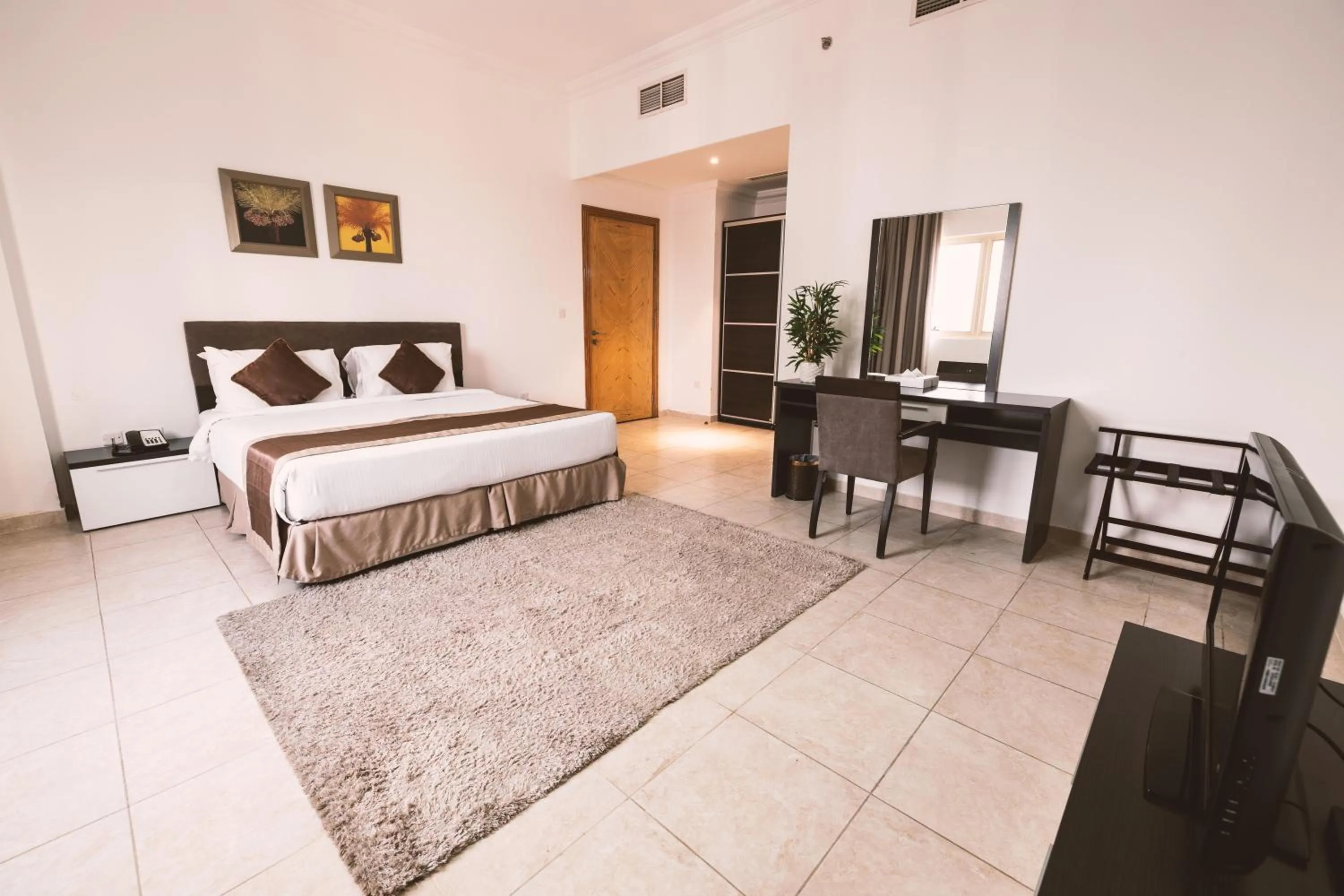 Bed in Magnum Hotel & Suites West Bay