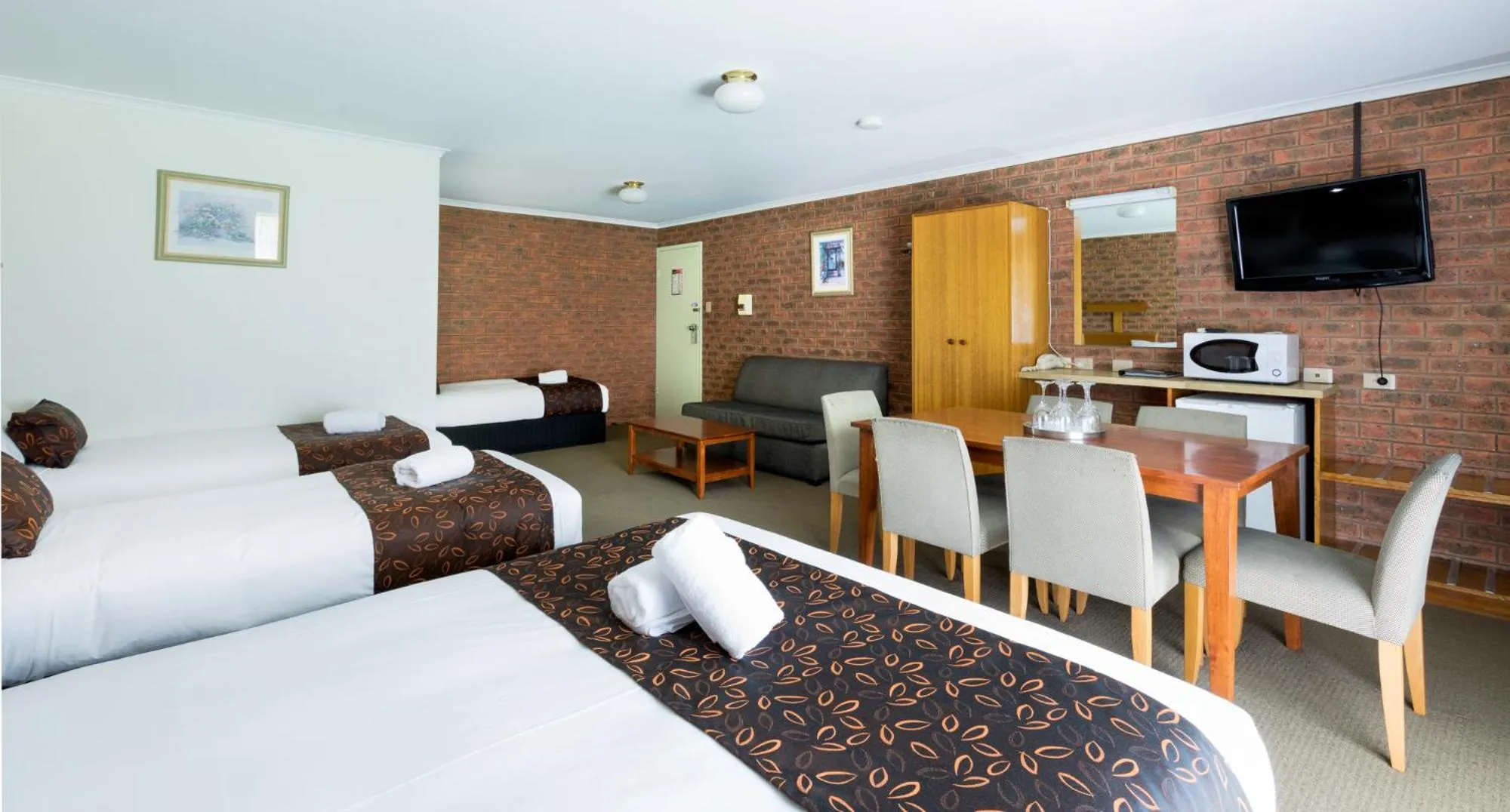 Bed in Advance Motel