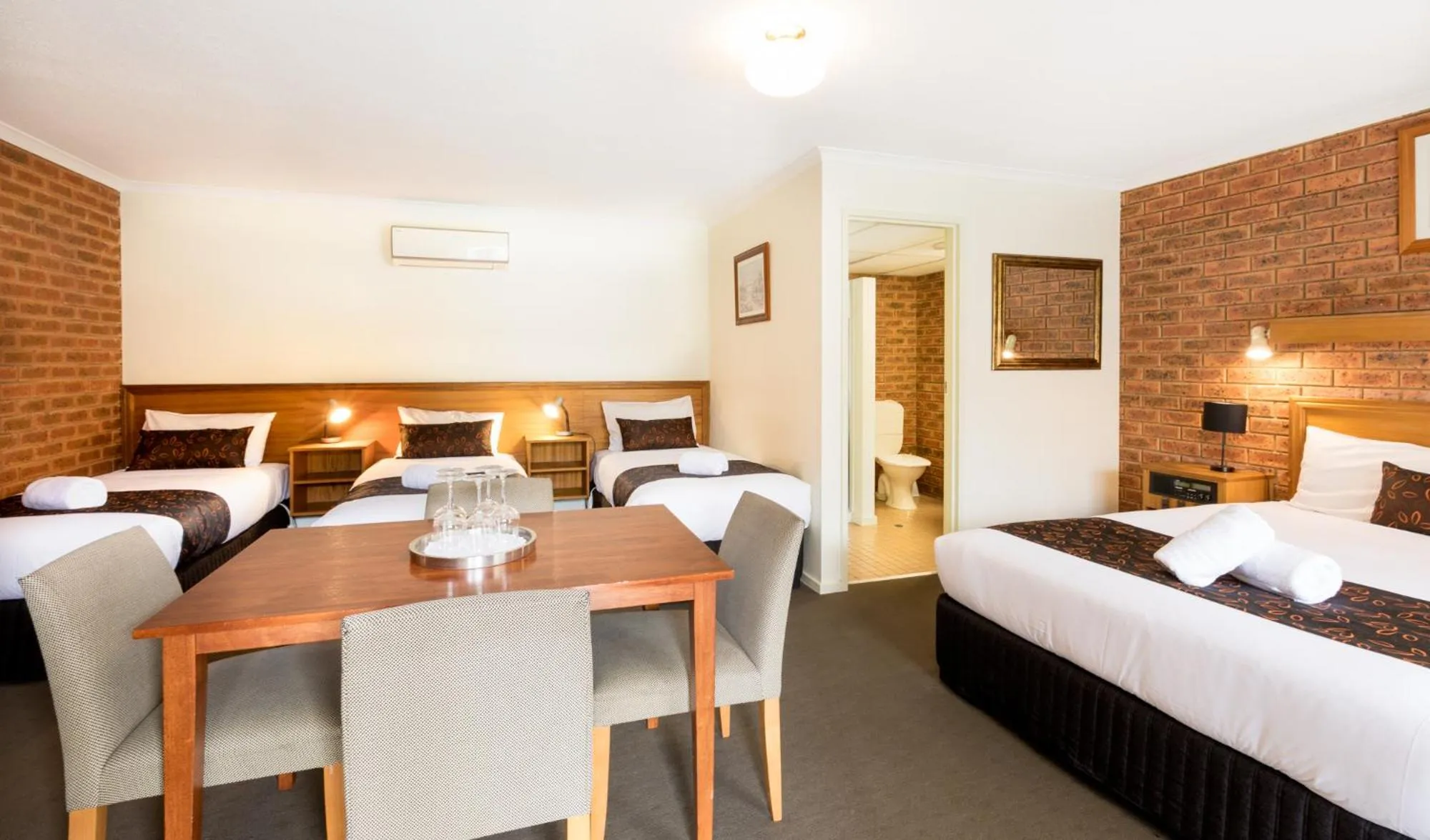 Bed in Advance Motel