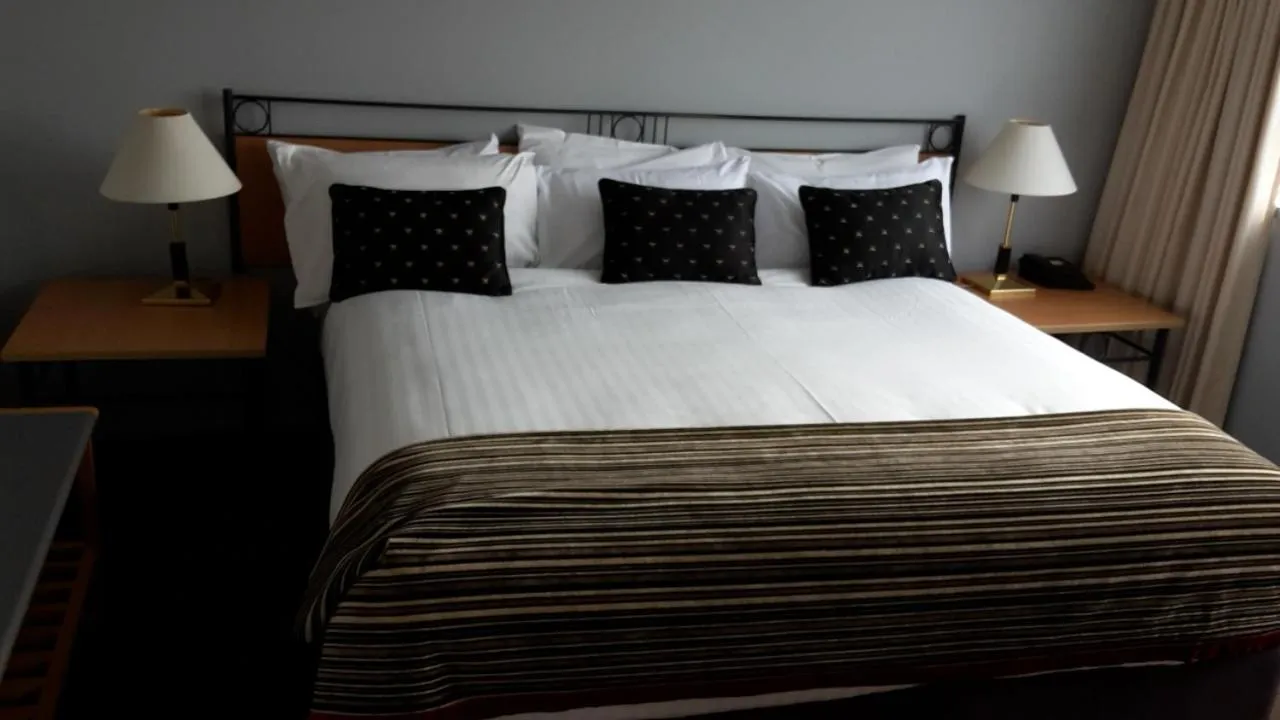 Bedroom, Bed in Off Broadway Motel