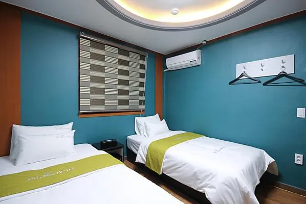 Bedroom, Bed in Business Hotel Busan Station