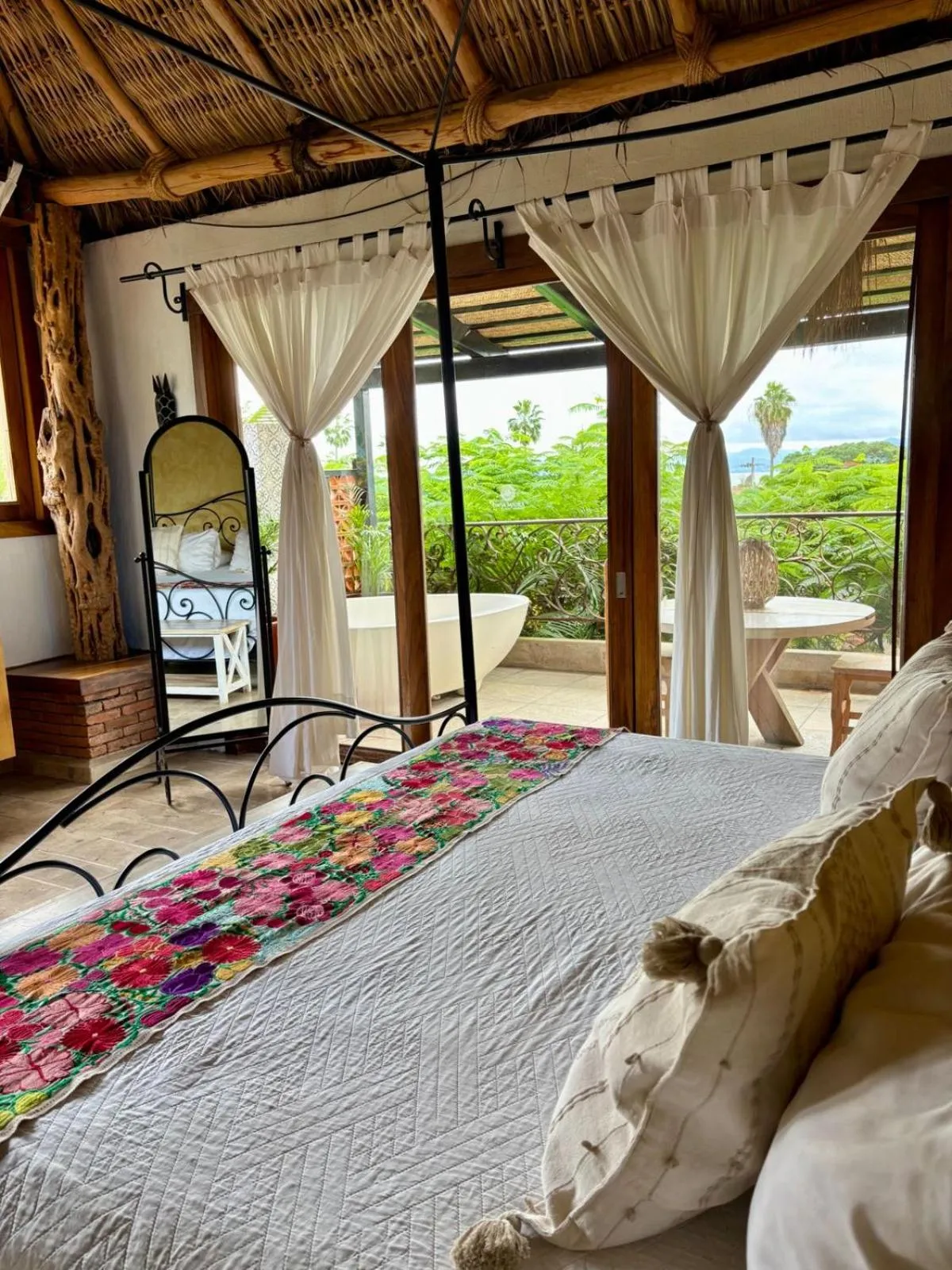 Bed in Casa Miura Hotel Boutique