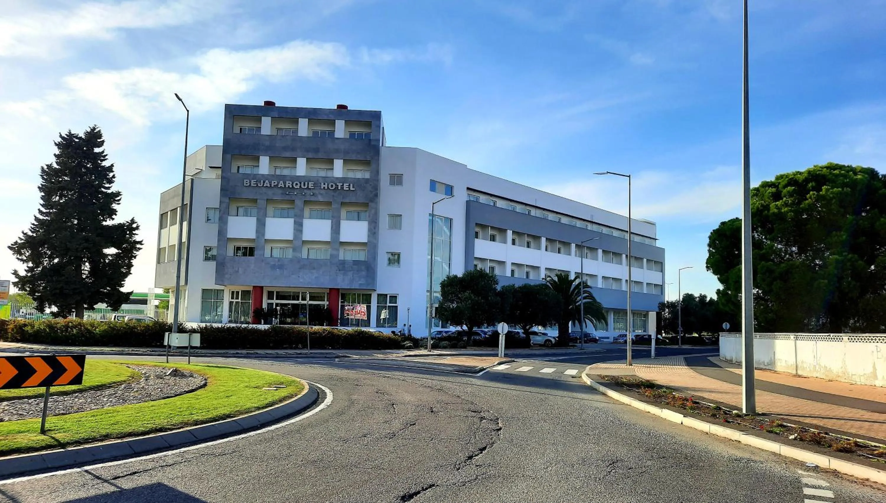 Facade/entrance in BejaParque Hotel
