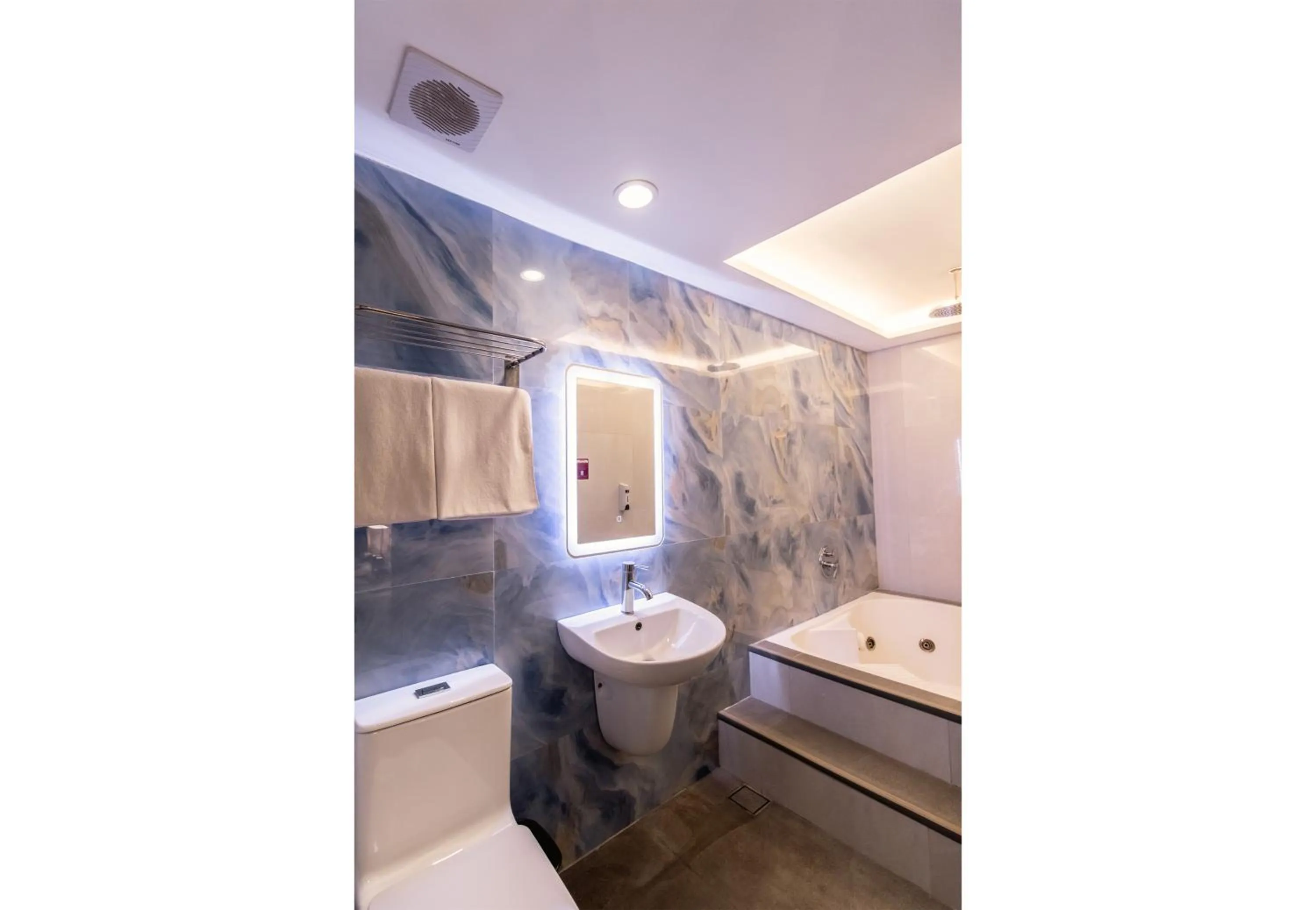 Bathroom in Hotel Ava Gil Puyat