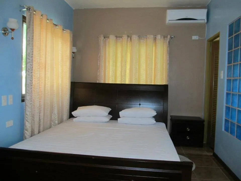 Bed in Ucoy Beach Resort