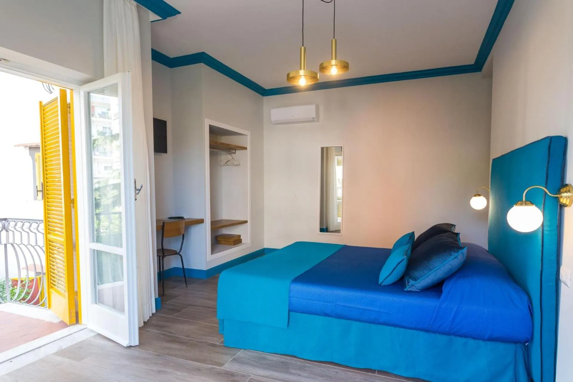 Bed in Sorrento Pool&Suites