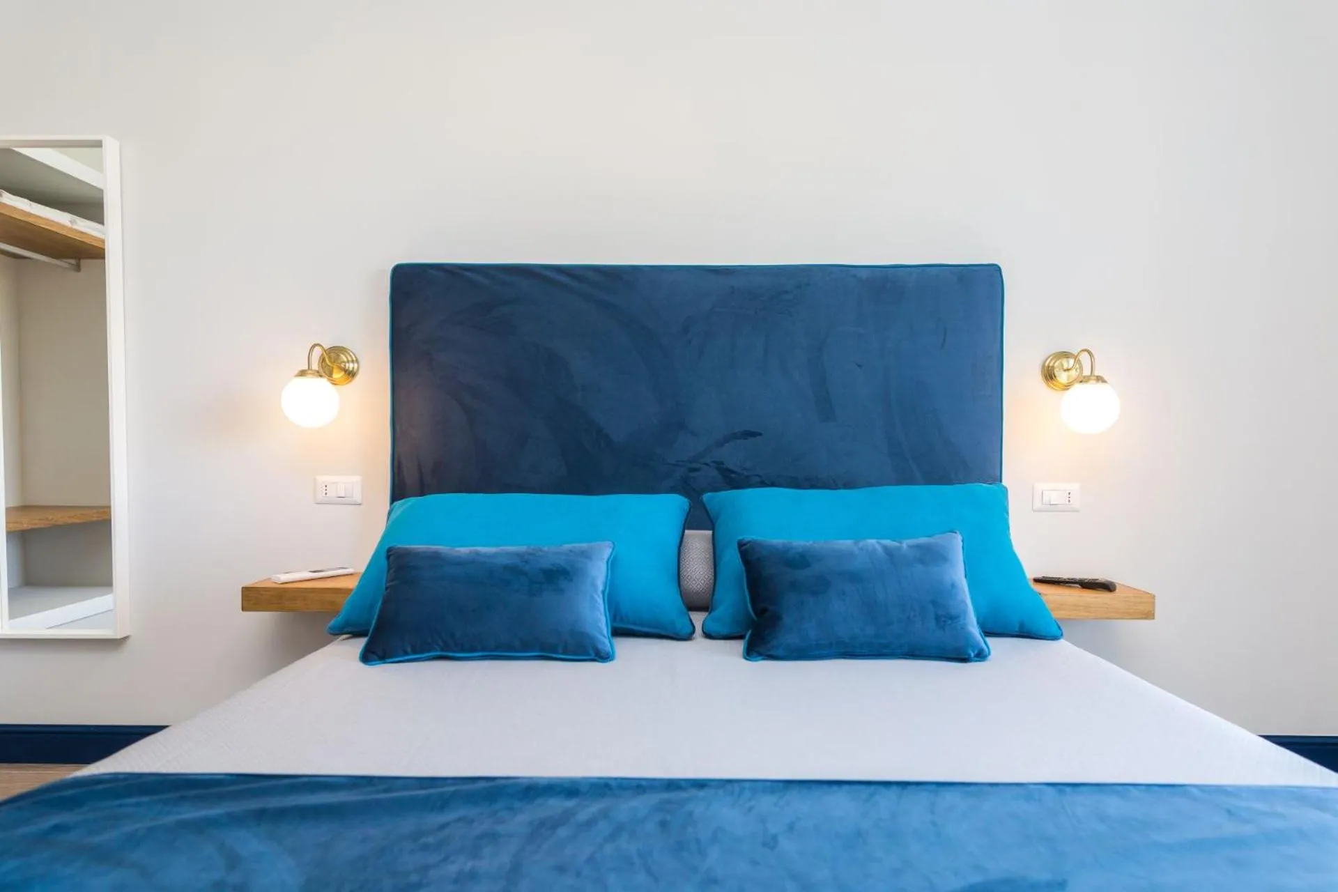 Bed in Sorrento Pool&Suites