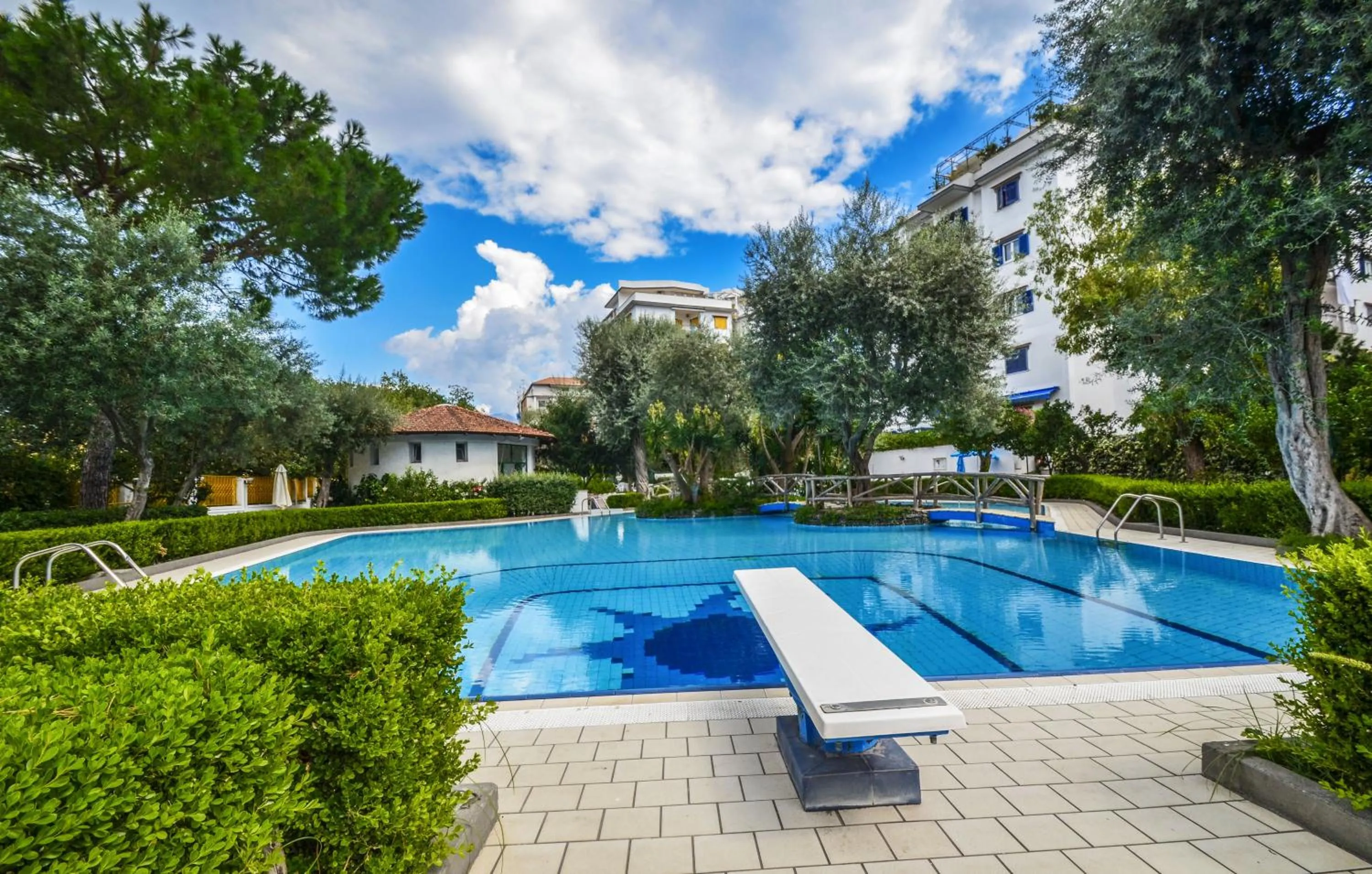 Swimming pool in Sorrento Pool&Suites