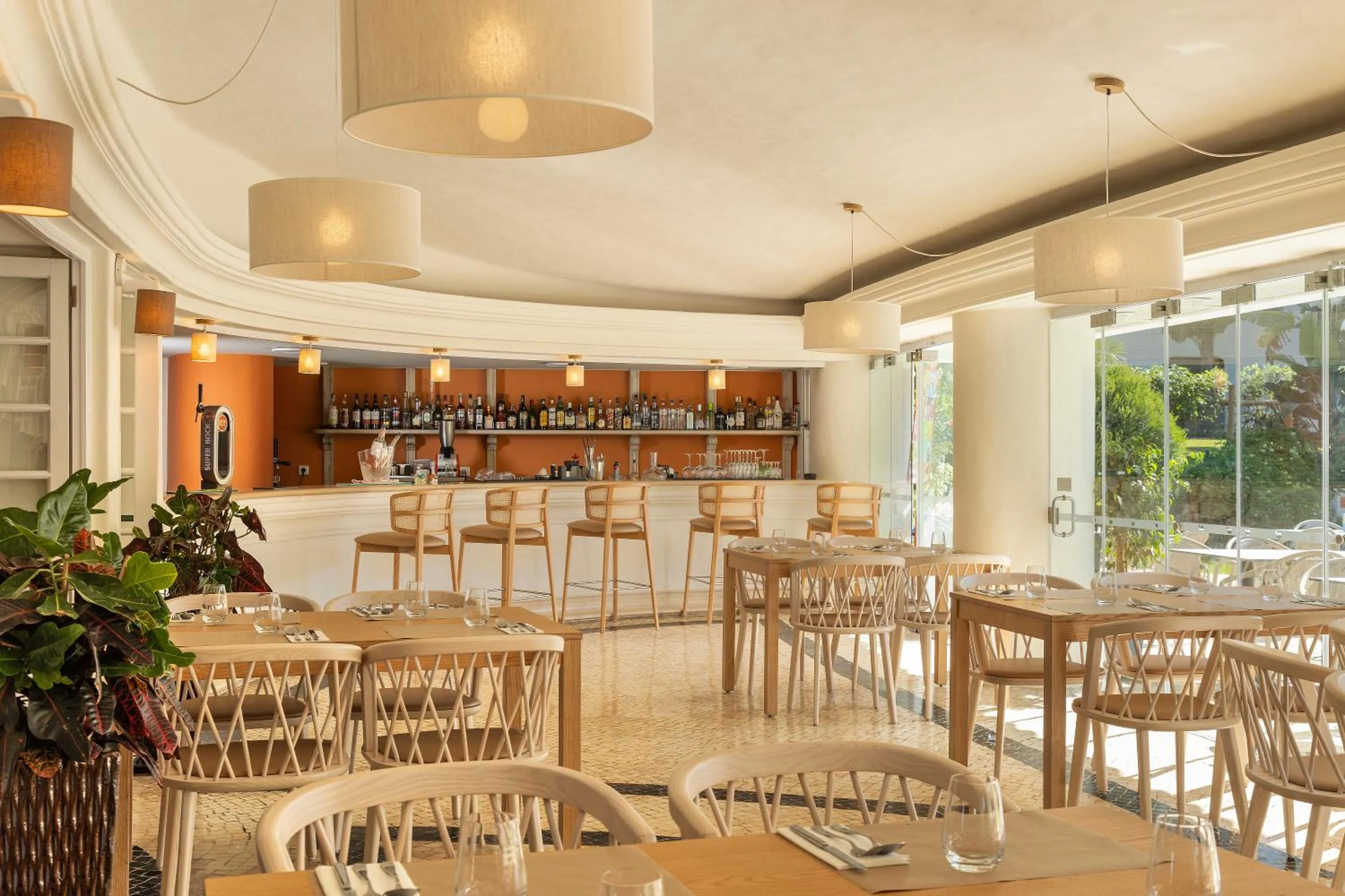 Restaurant/places to eat in Balaia Golf Village