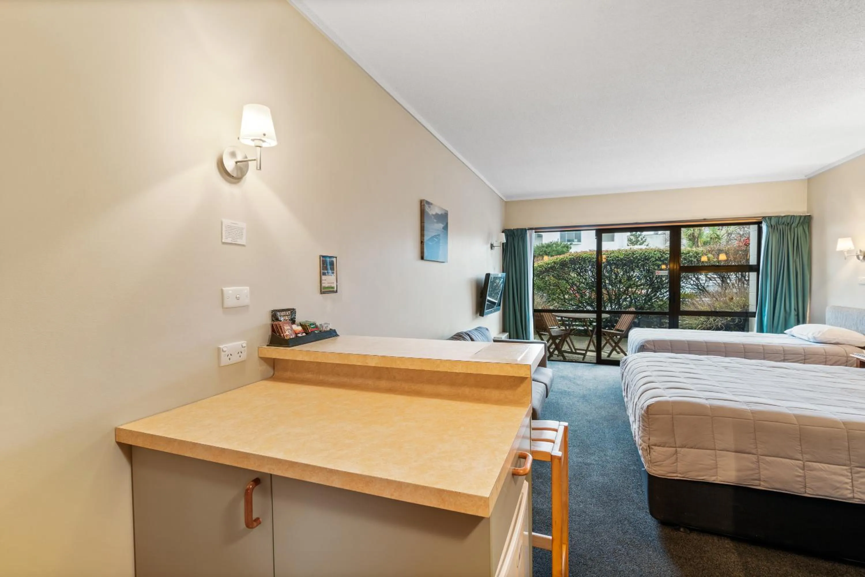 Bed in Aspiring Lodge Motel