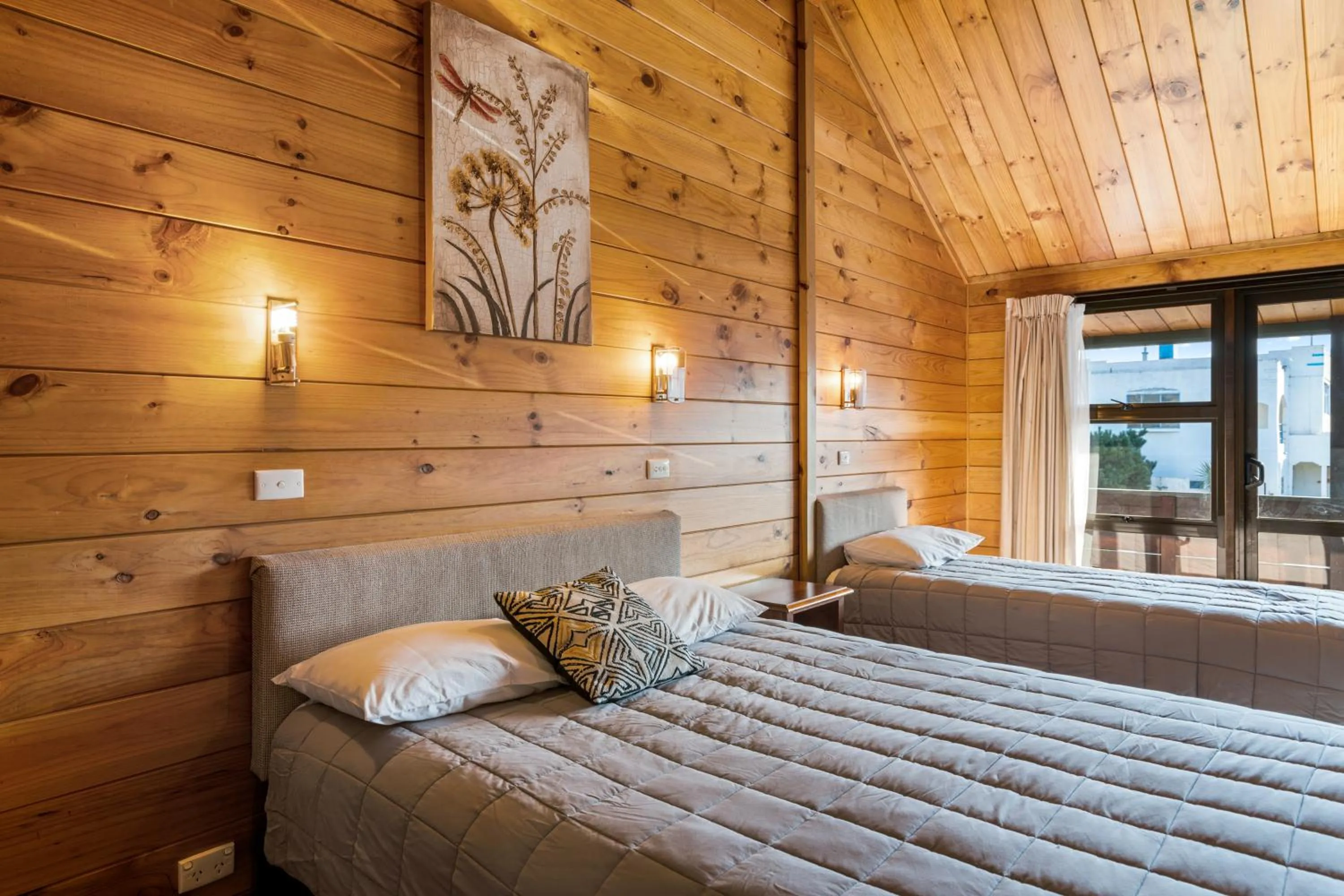 Bed in Aspiring Lodge Motel