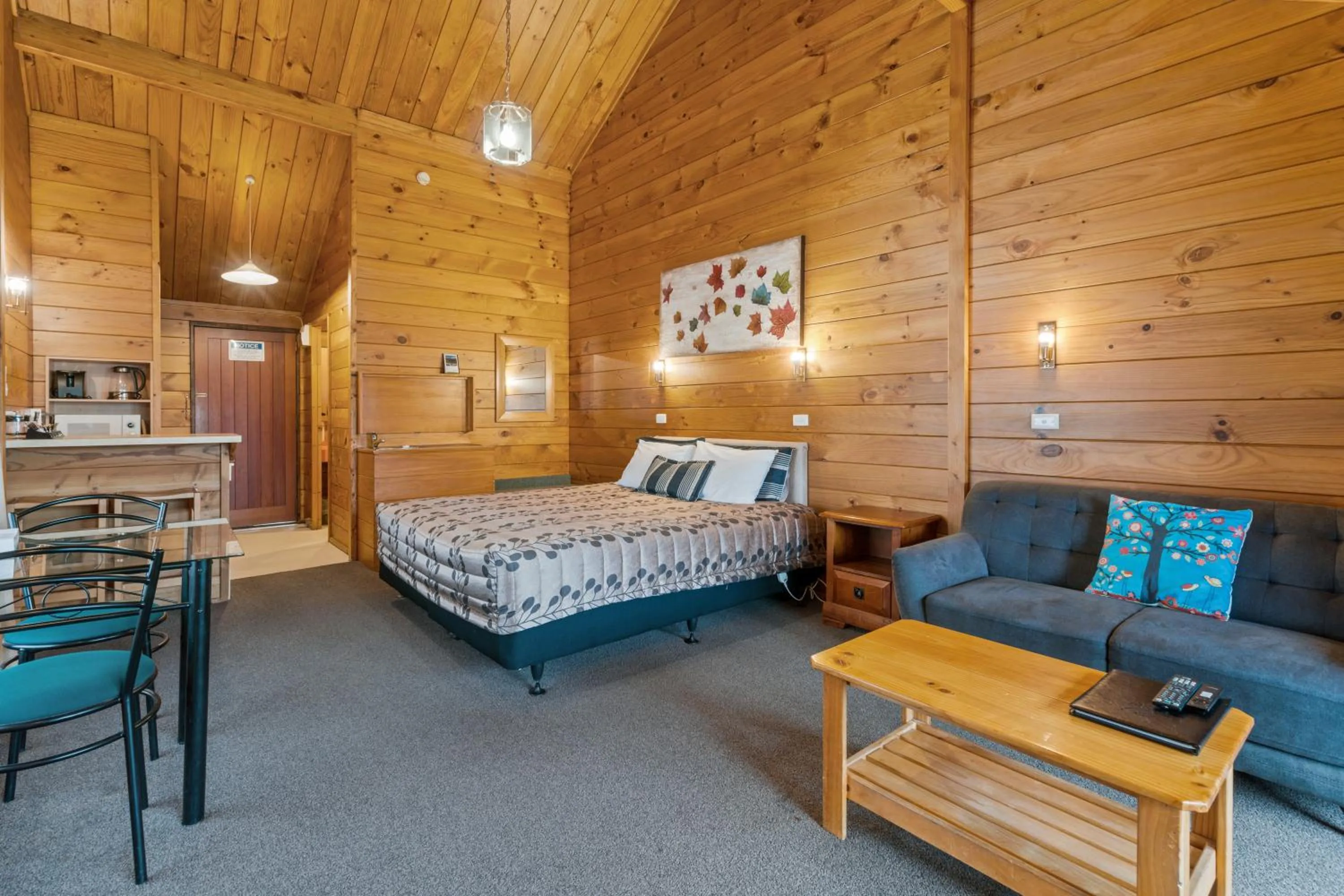 Bed in Aspiring Lodge Motel