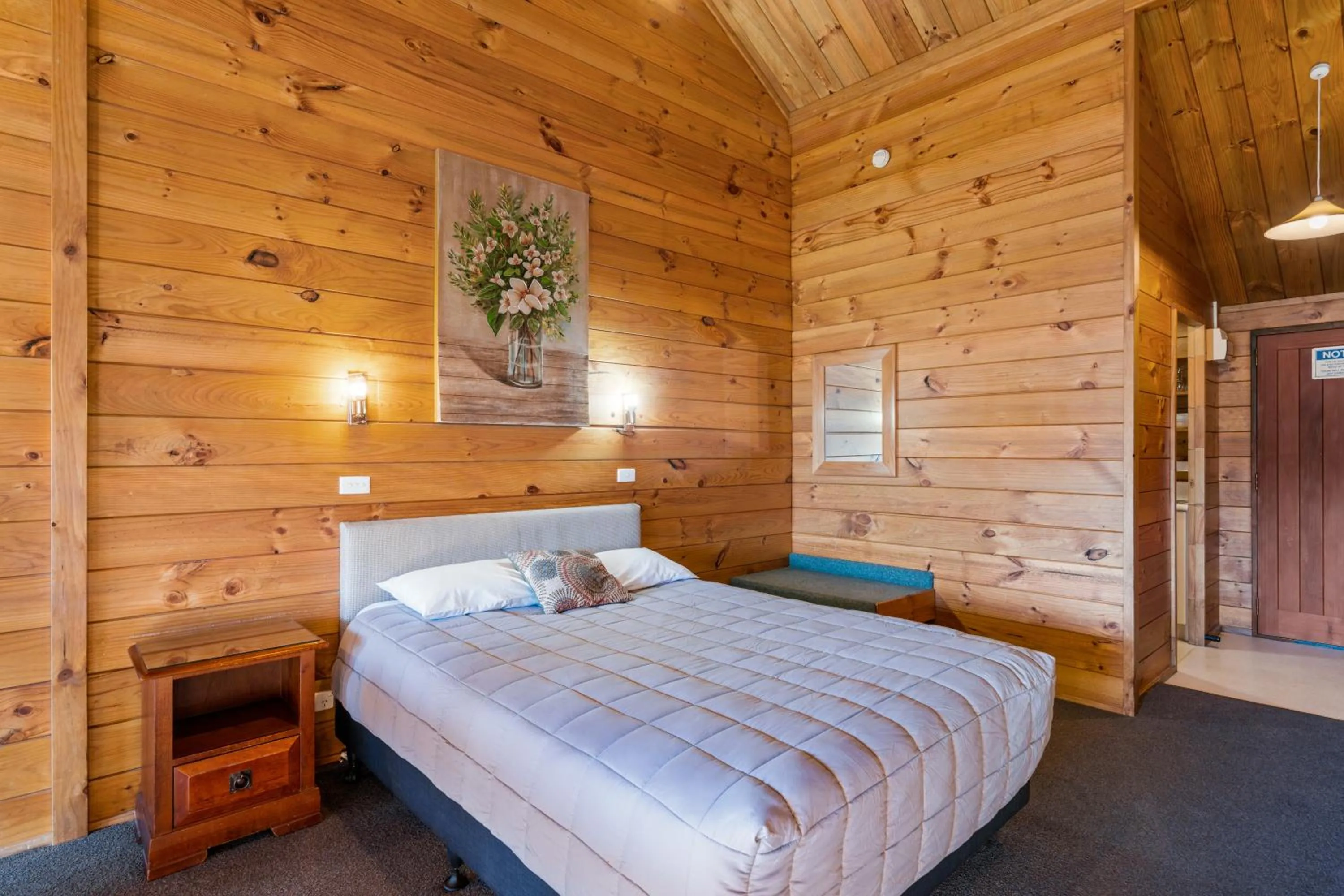 Bed in Aspiring Lodge Motel